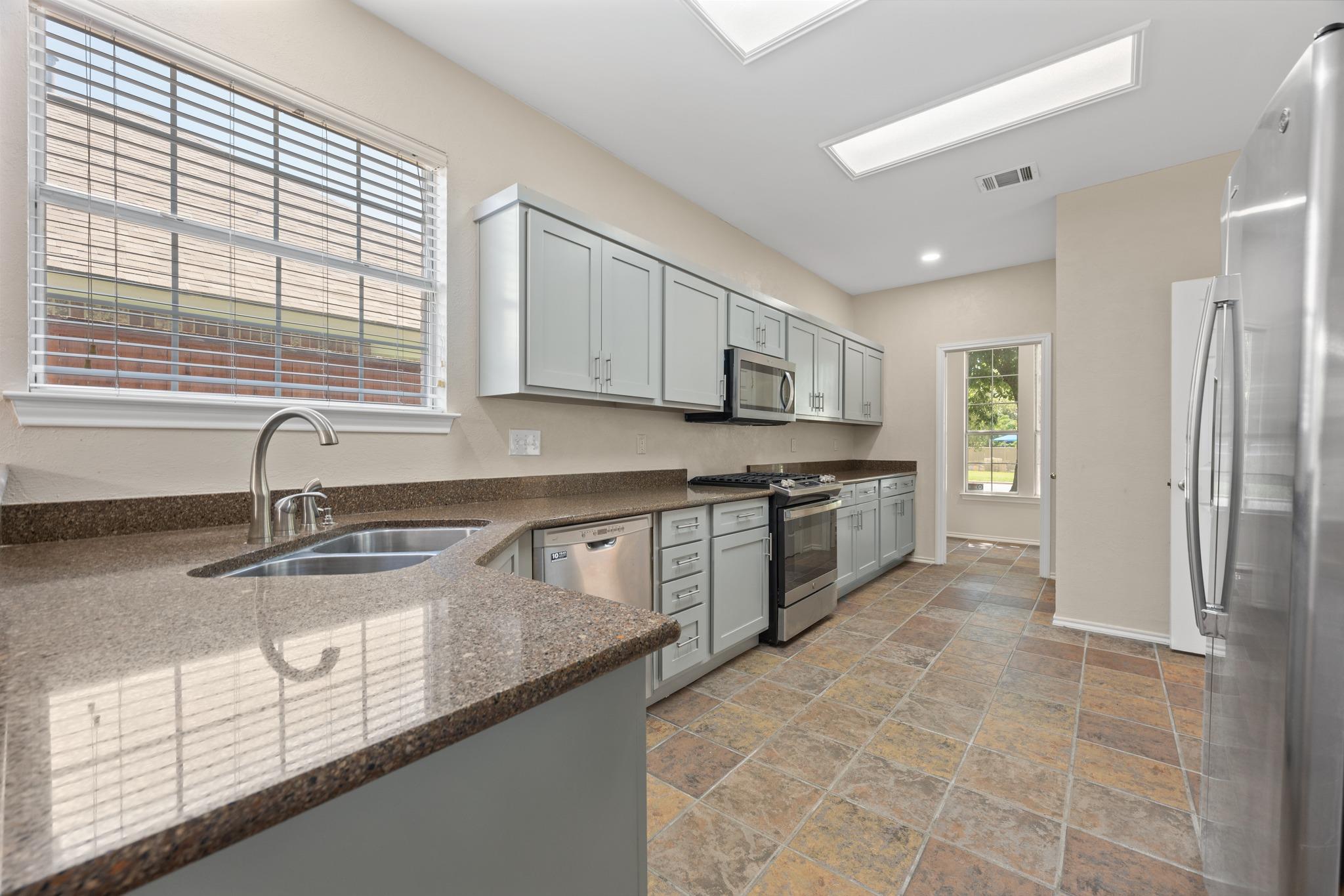 1304 Meadow Lark Dr Property Photo 12