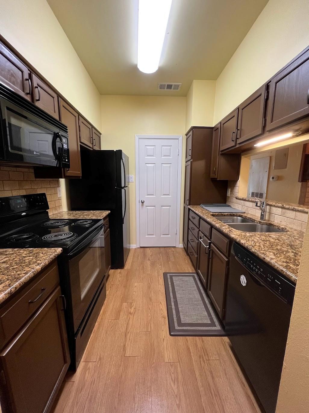 908 Poplar St #207 Property Photo 7