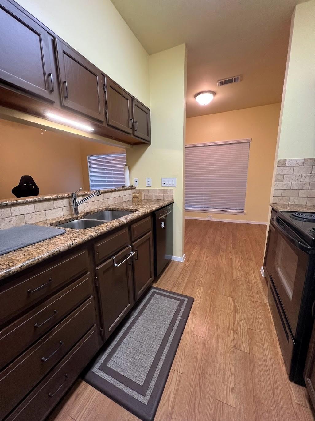 908 Poplar St #207 Property Photo 10