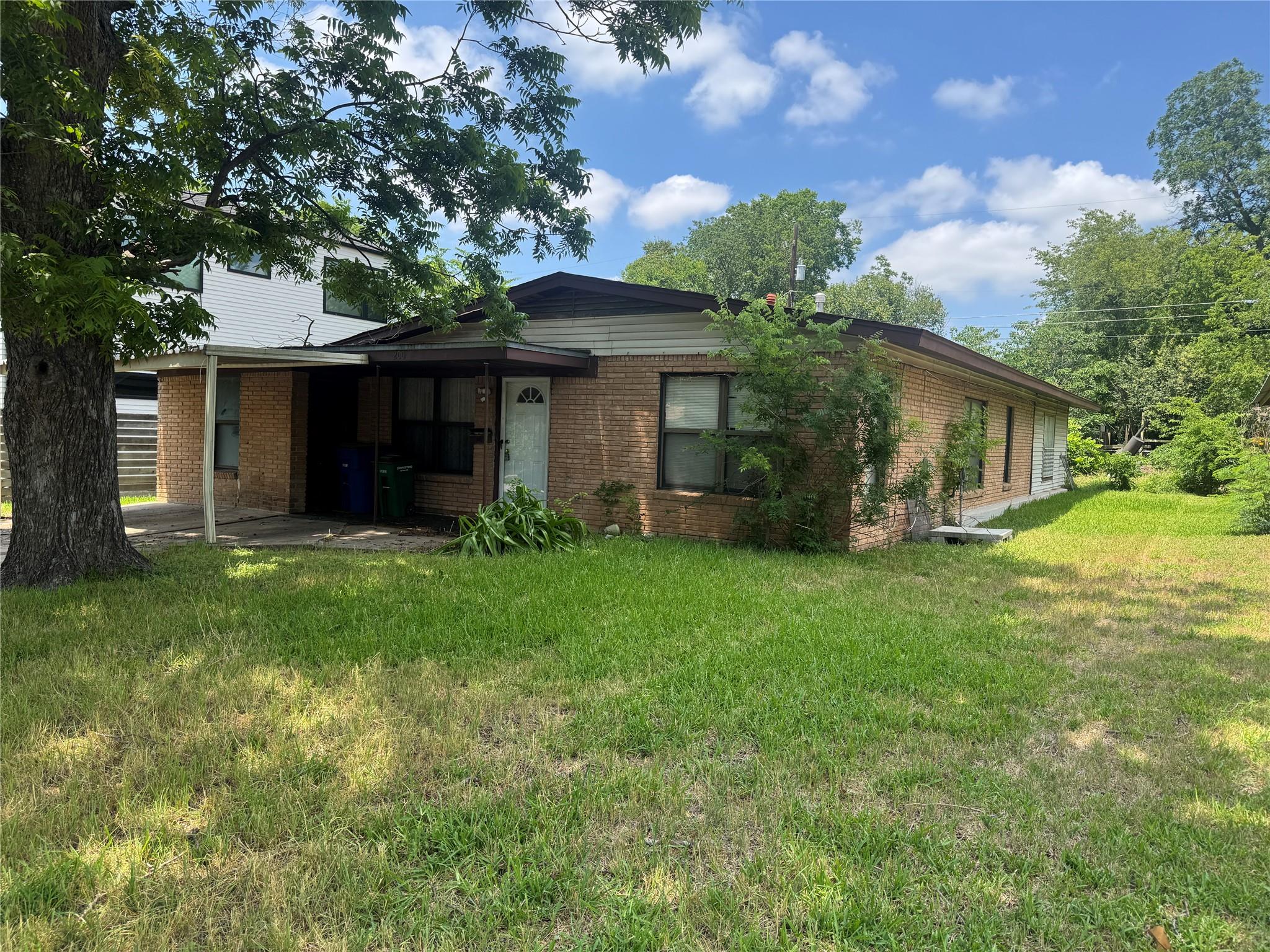 200 W Odell St Property Photo 1