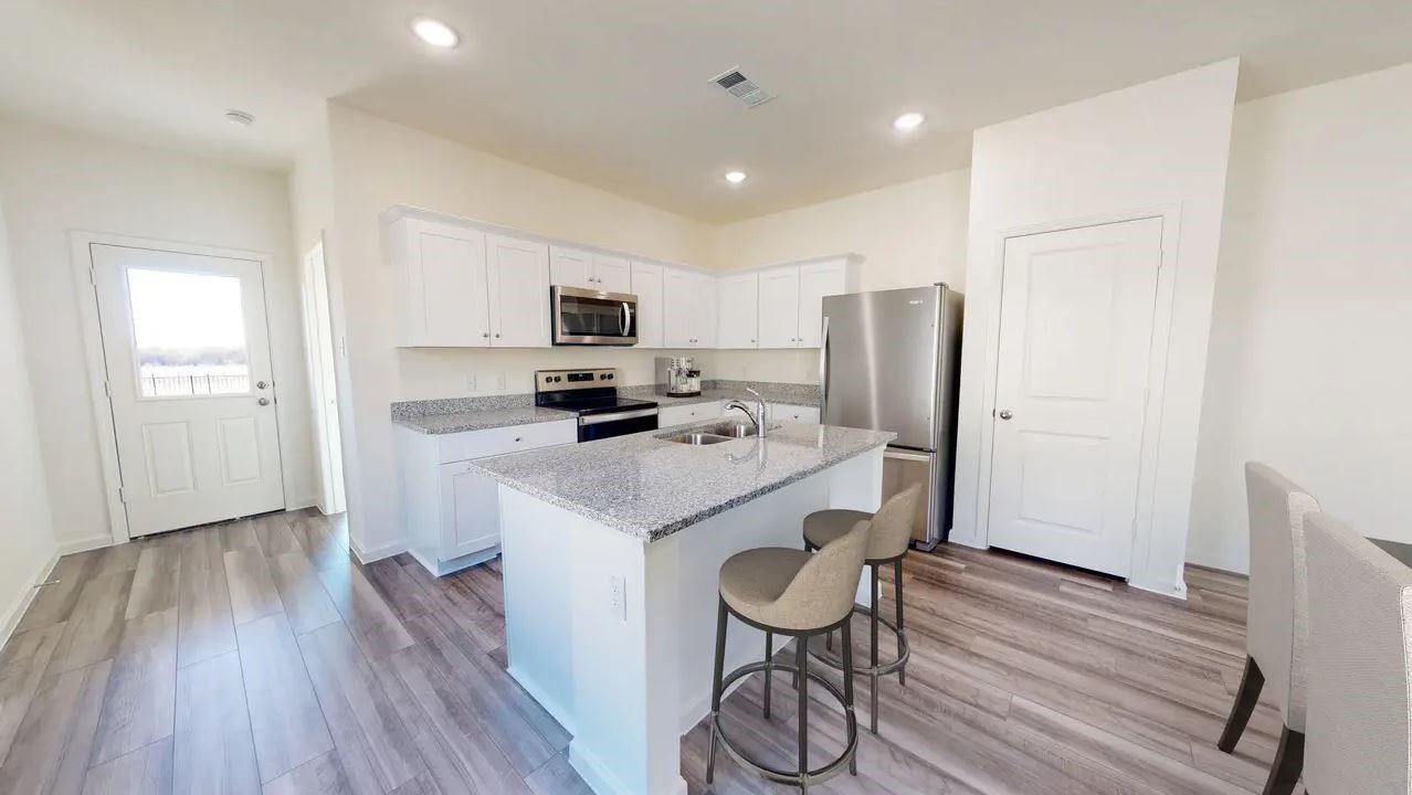 16033 Larustinus St Property Photo 4