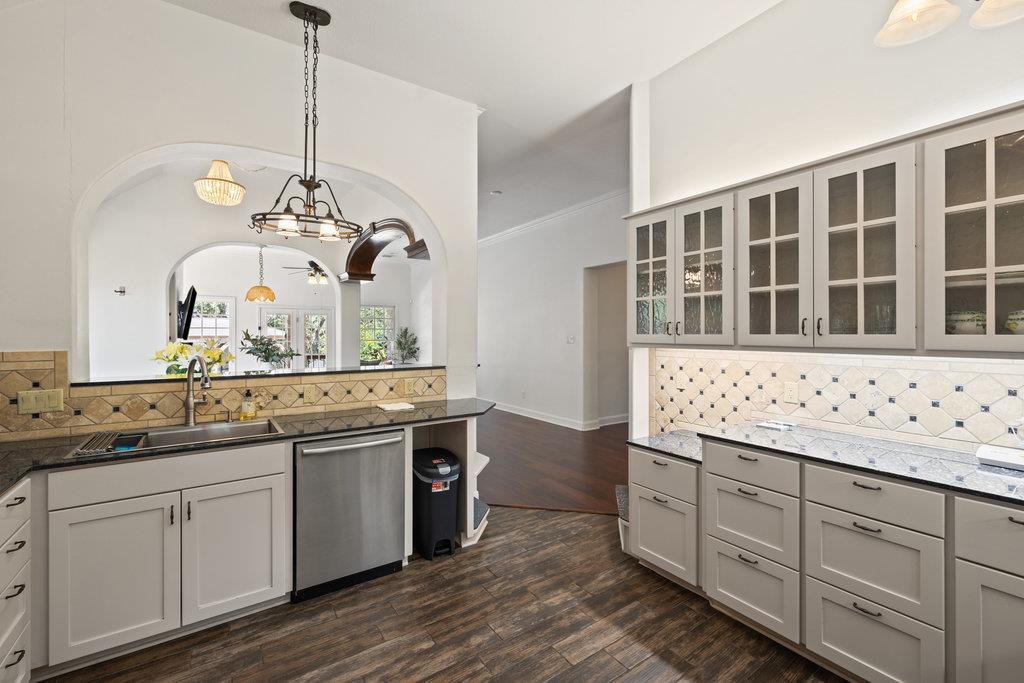 2106 Rue De St Germaine None Property Photo 14