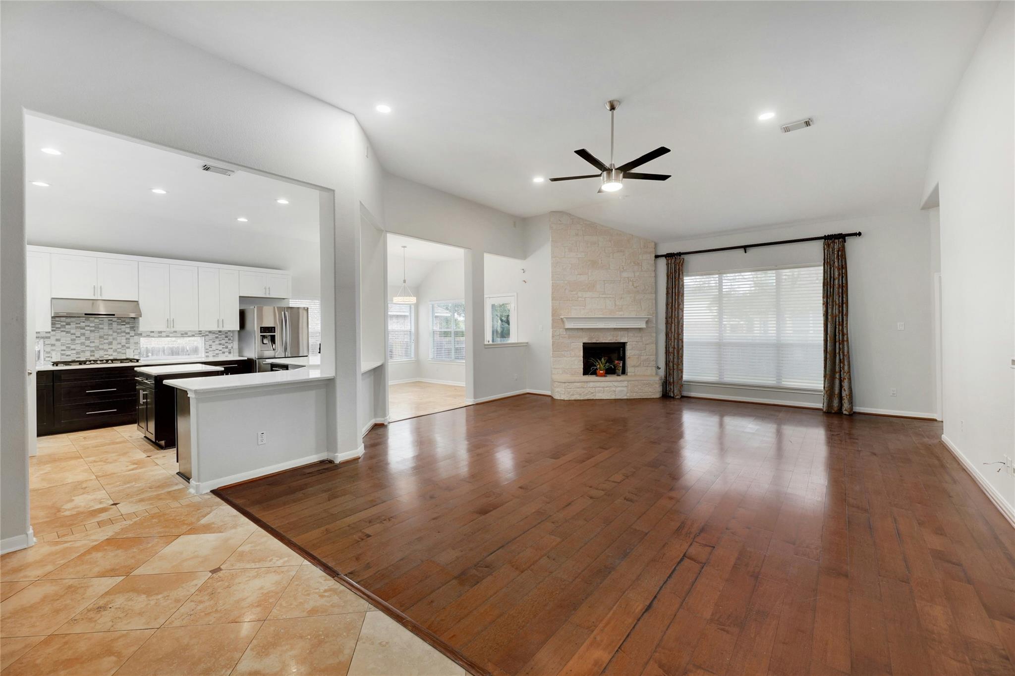 3806 Azur Ln Property Photo 9