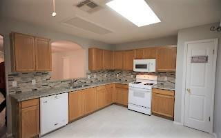 1712 Lloydminister Way Property Photo 6
