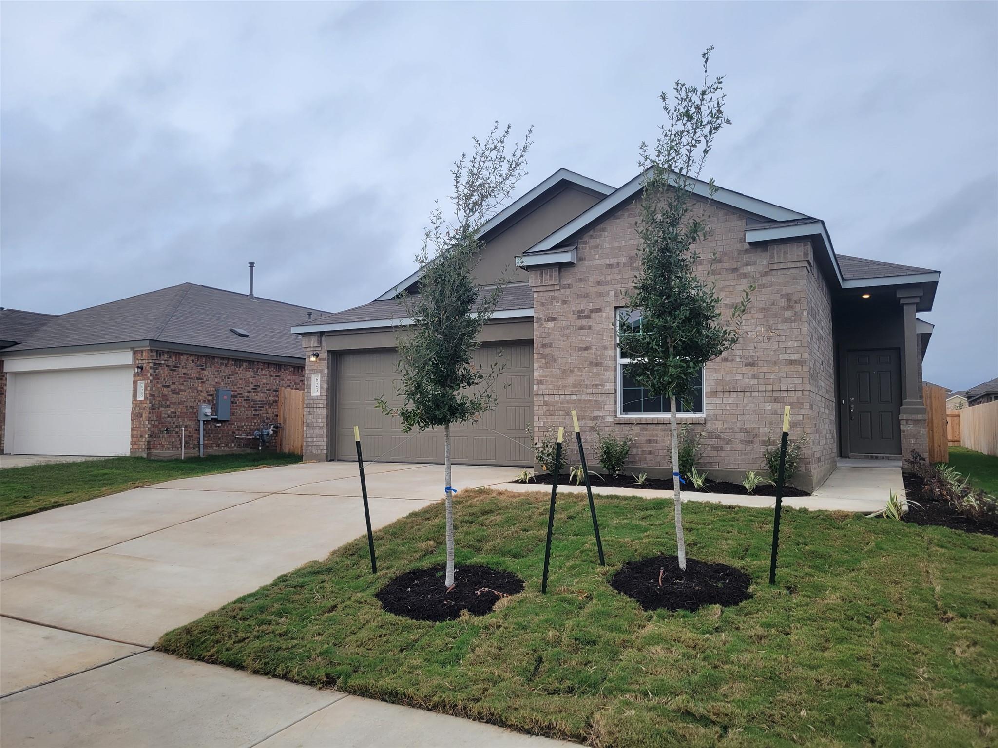 623 Waterway Ave Property Photo 3