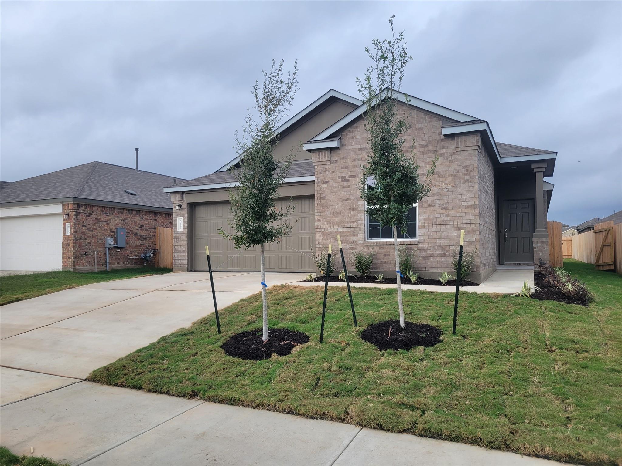 623 Waterway Ave Property Photo 4