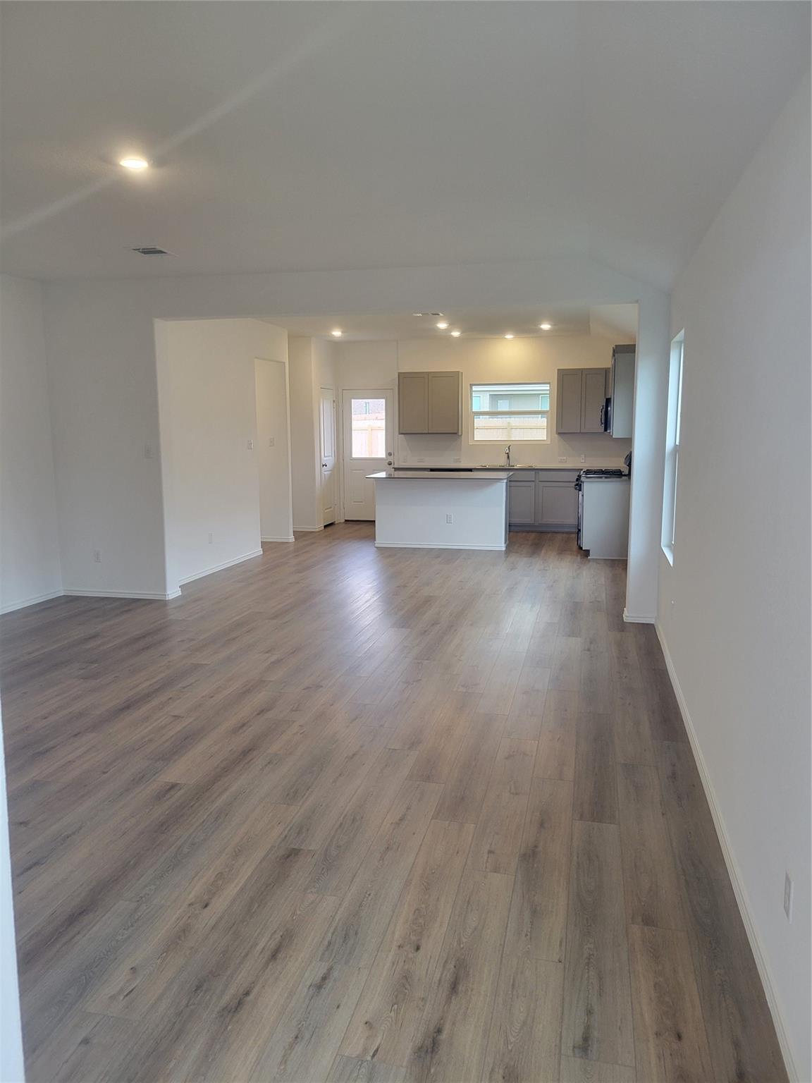 623 Waterway Ave Property Photo 6