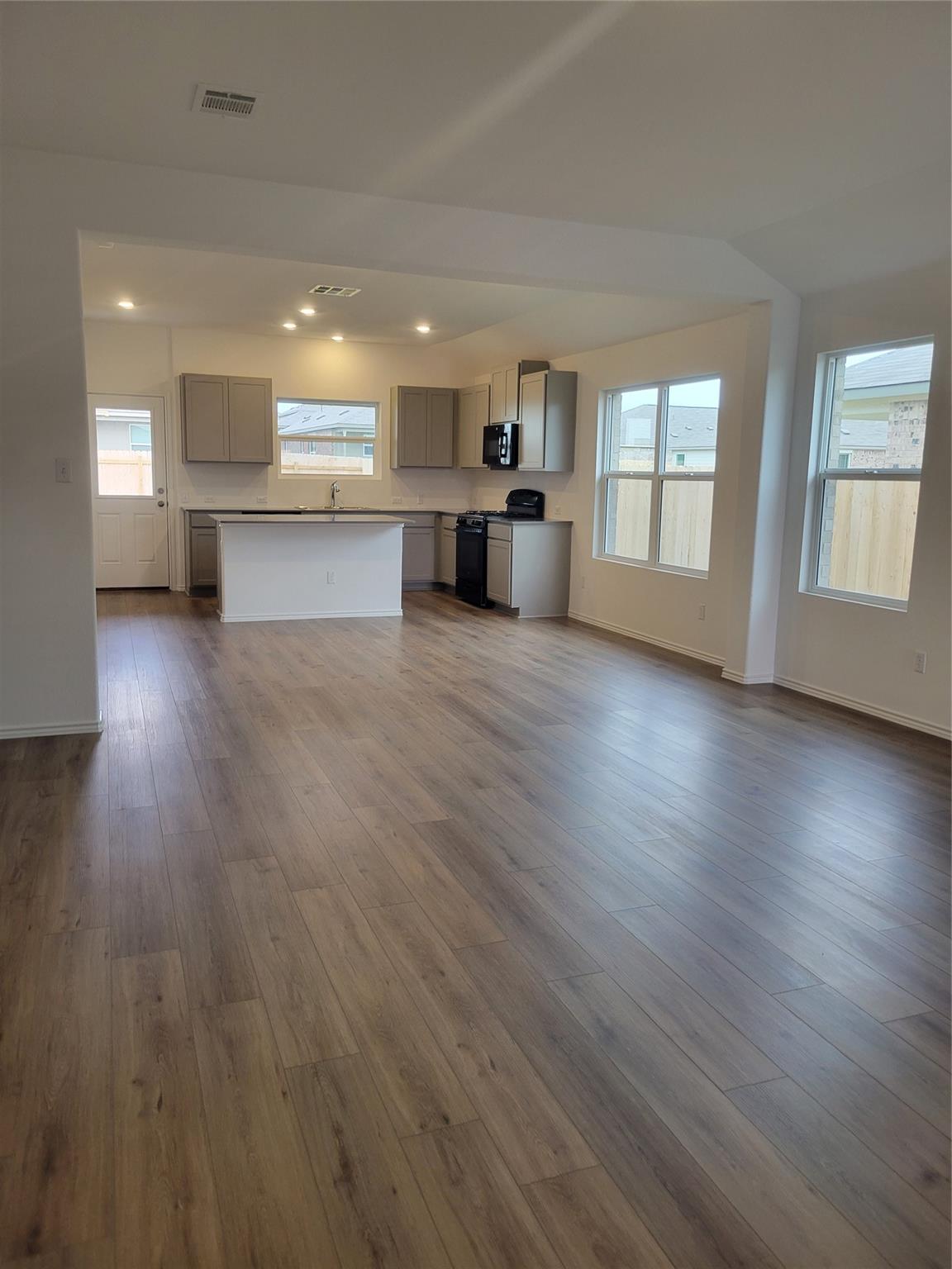 623 Waterway Ave Property Photo 8