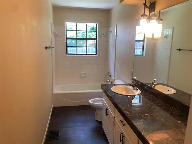 268 Quail St Property Photo 3