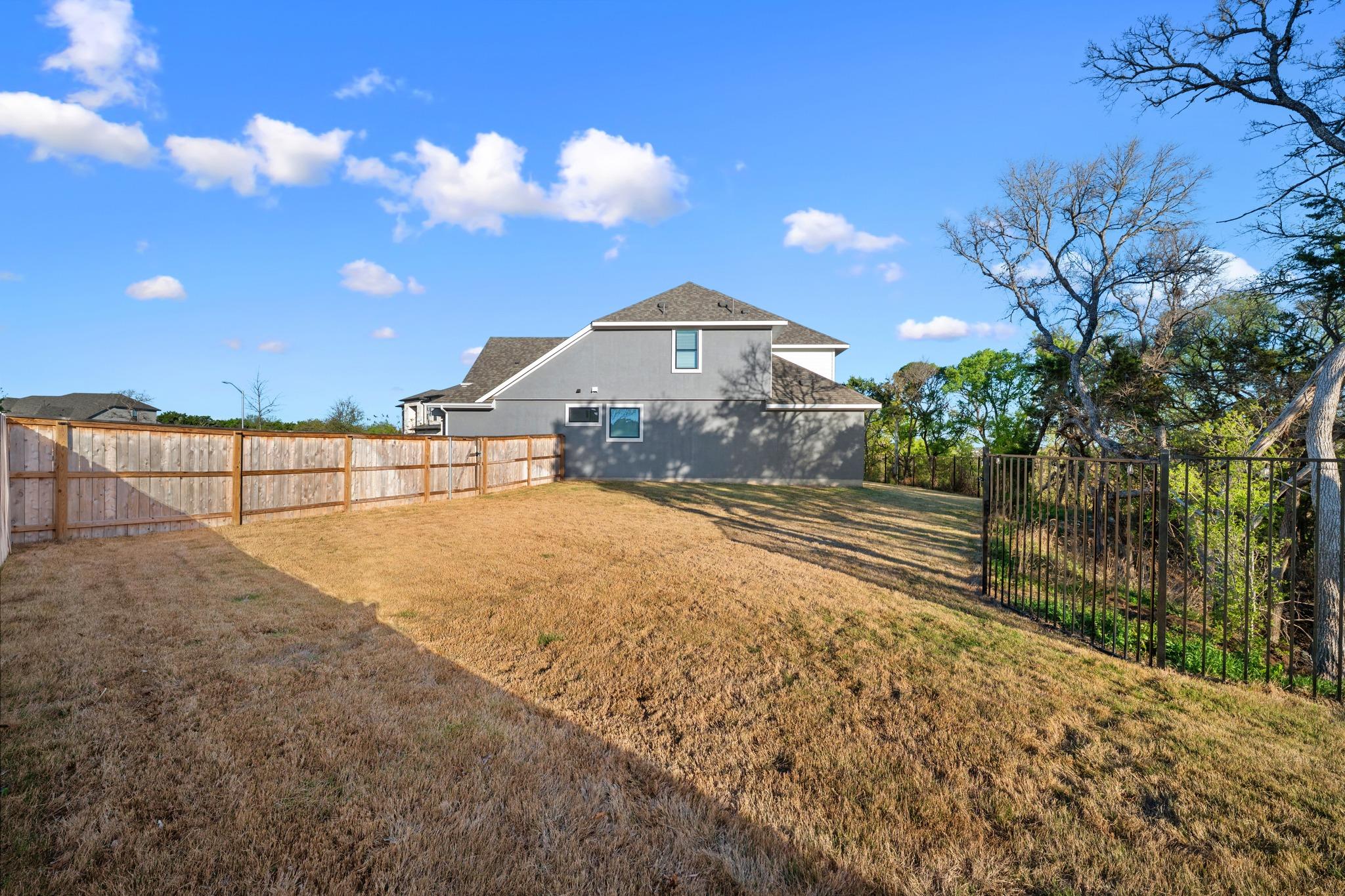 2345 Beebalm St Property Photo 5