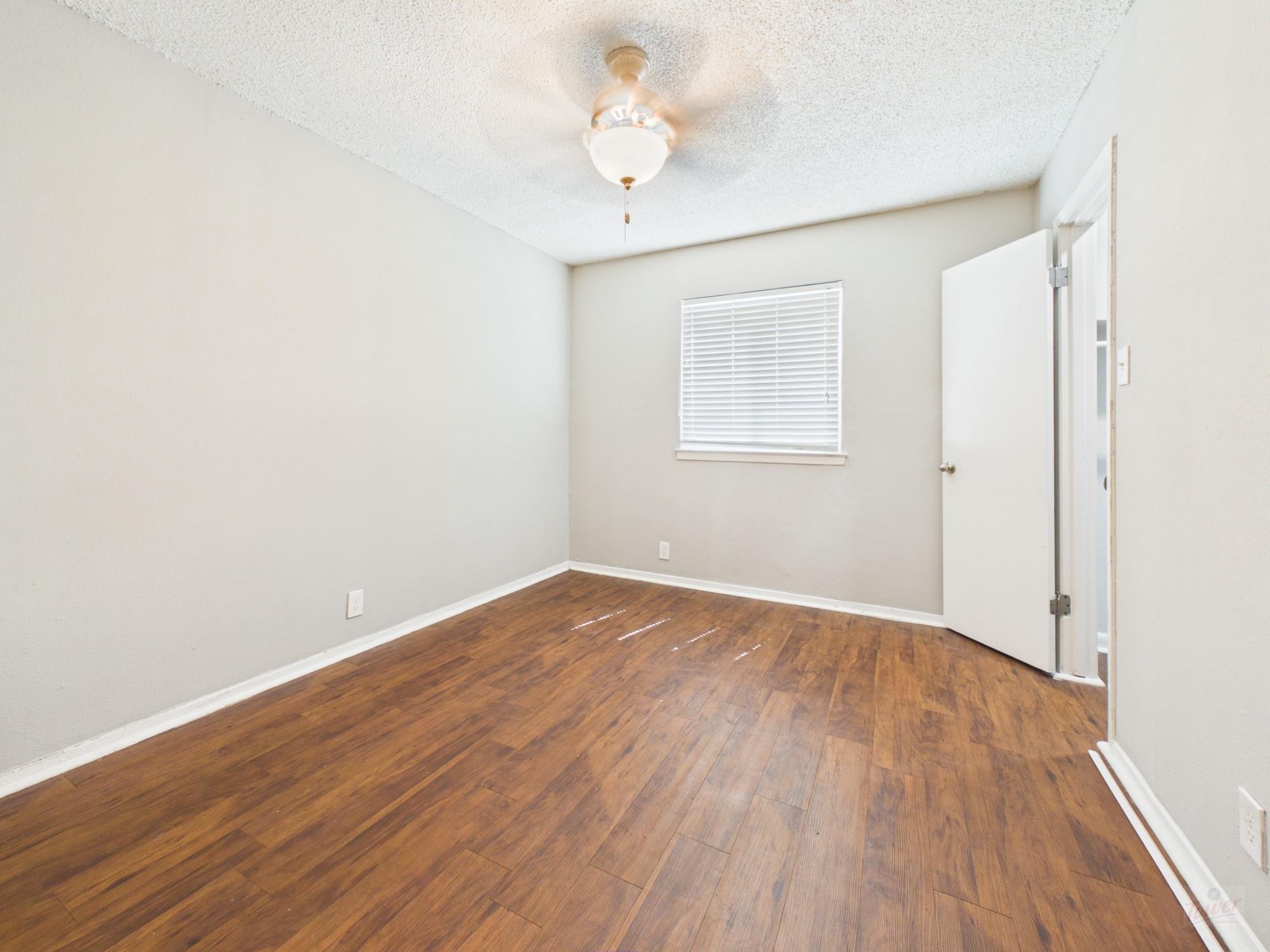2401 Manor Rd #127 Property Photo 4