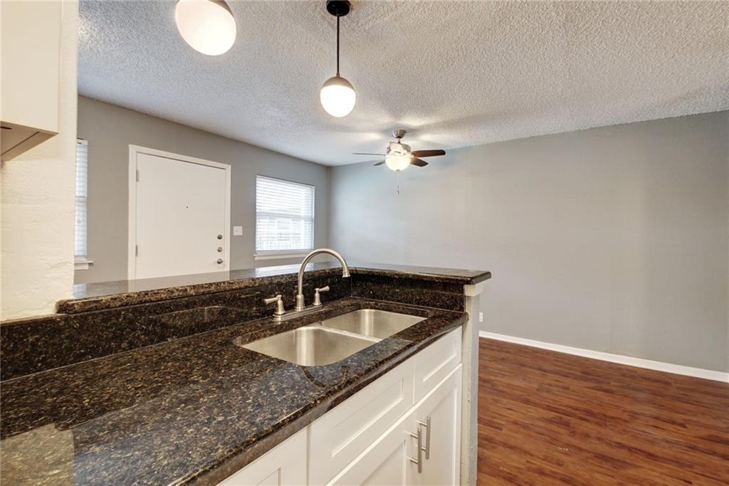 2401 Manor Rd #127 Property Photo 5