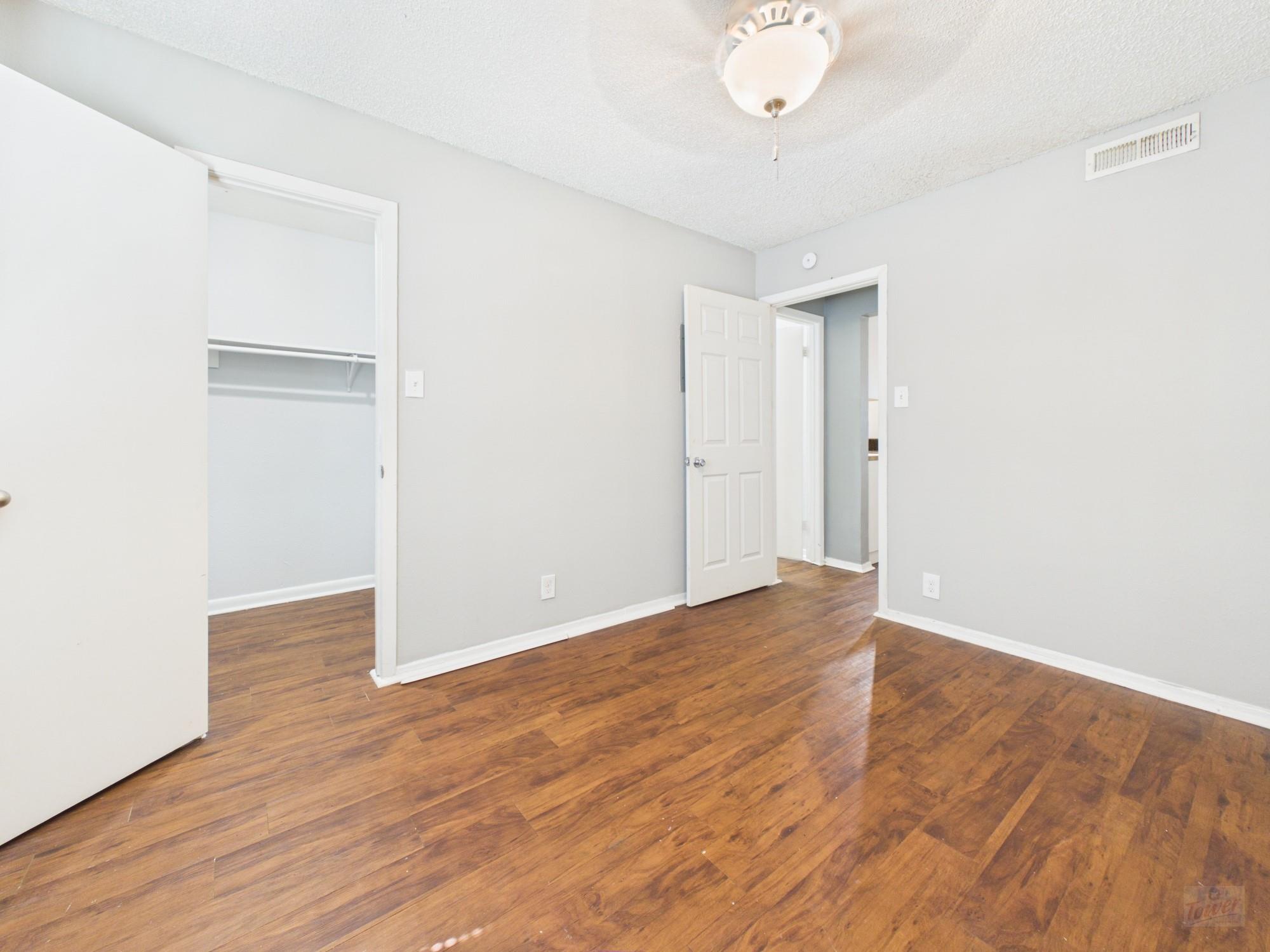 2401 Manor Rd #127 Property Photo 5