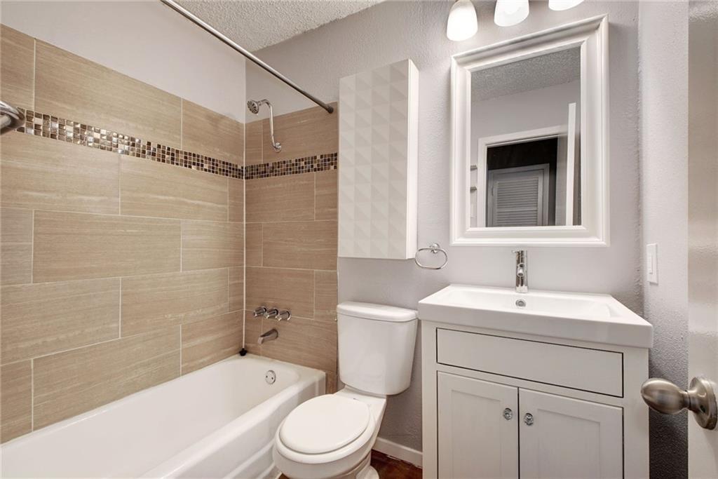 2401 Manor Rd #127 Property Photo 8