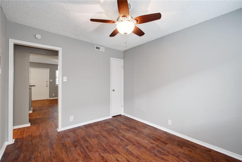 2401 Manor Rd #127 Property Photo 9