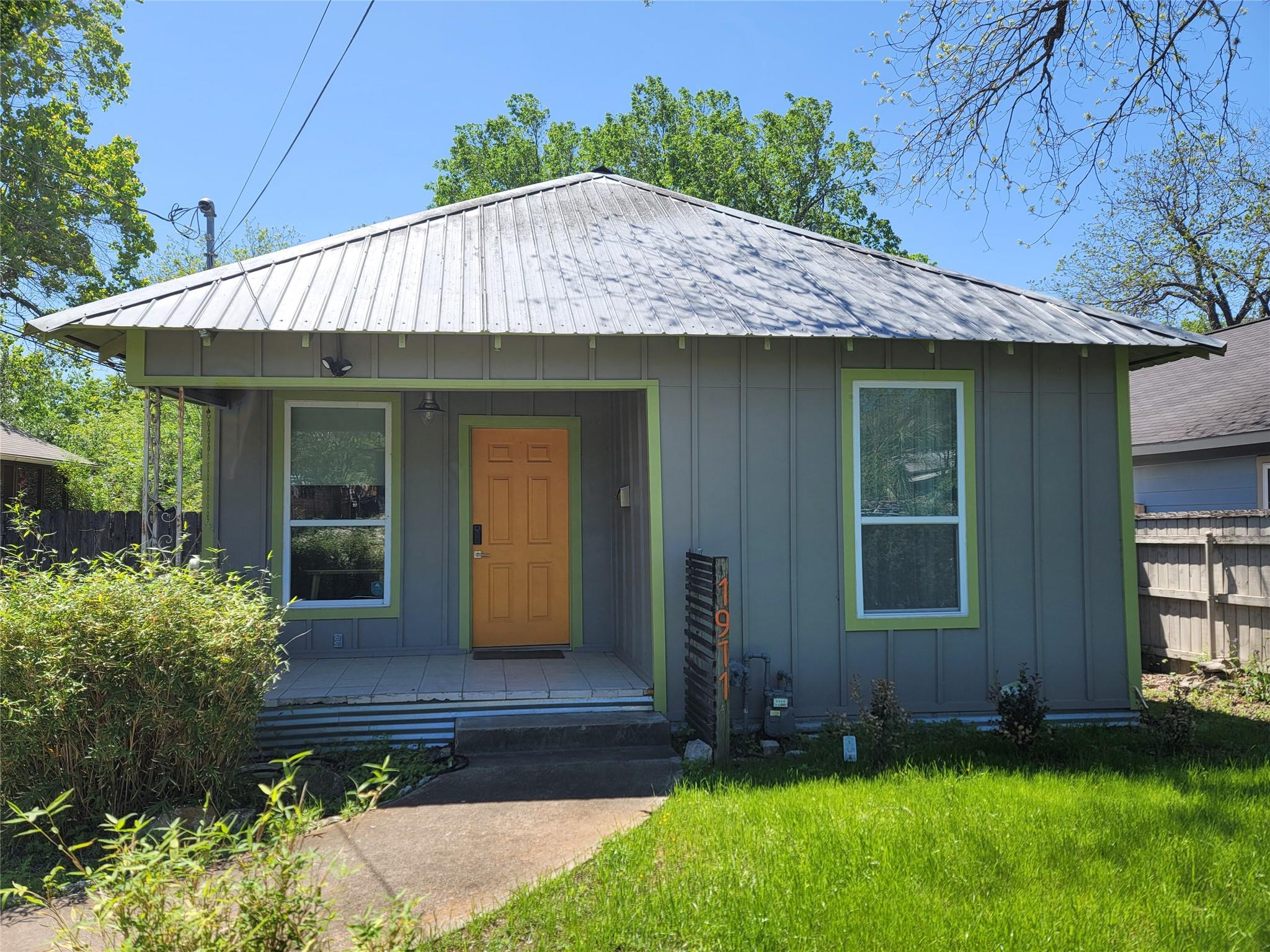 1911 Tillotson Ave Property Photo