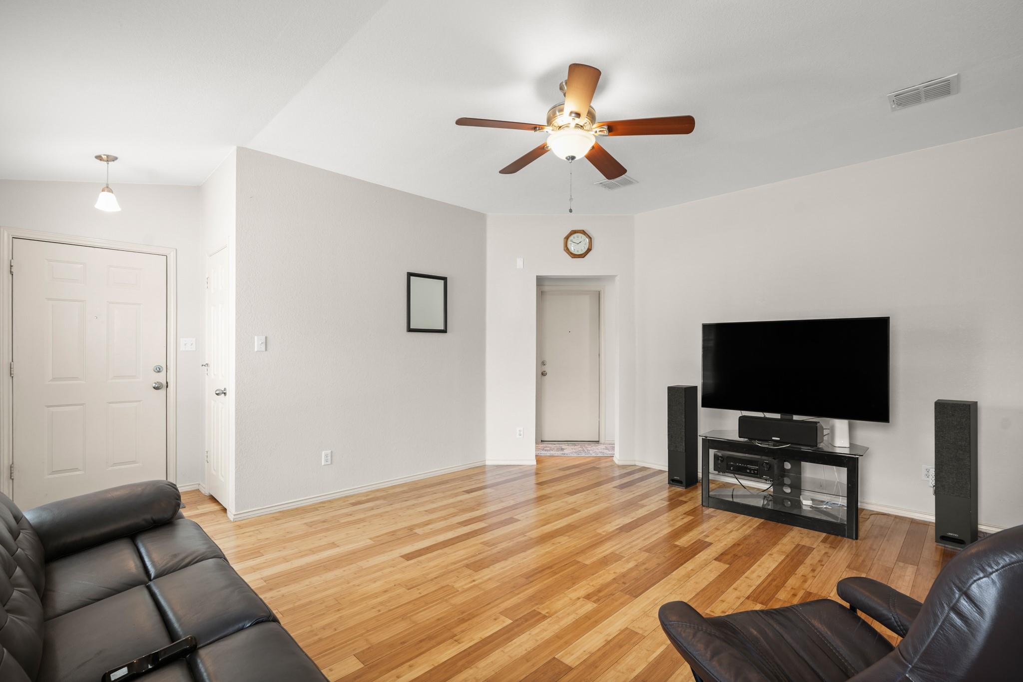 1511 Nettie Dr Property Photo 3