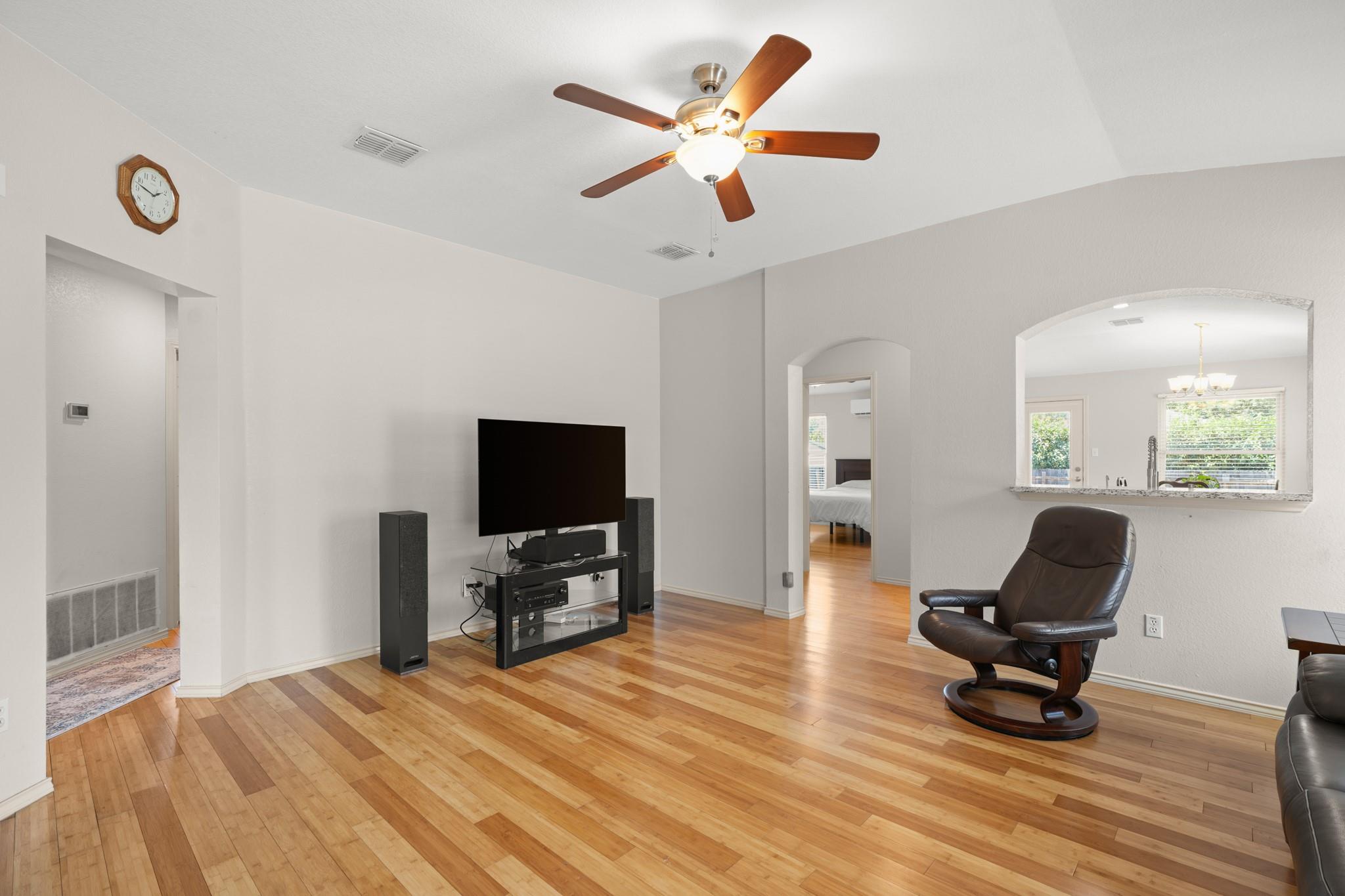 1511 Nettie Dr Property Photo 4