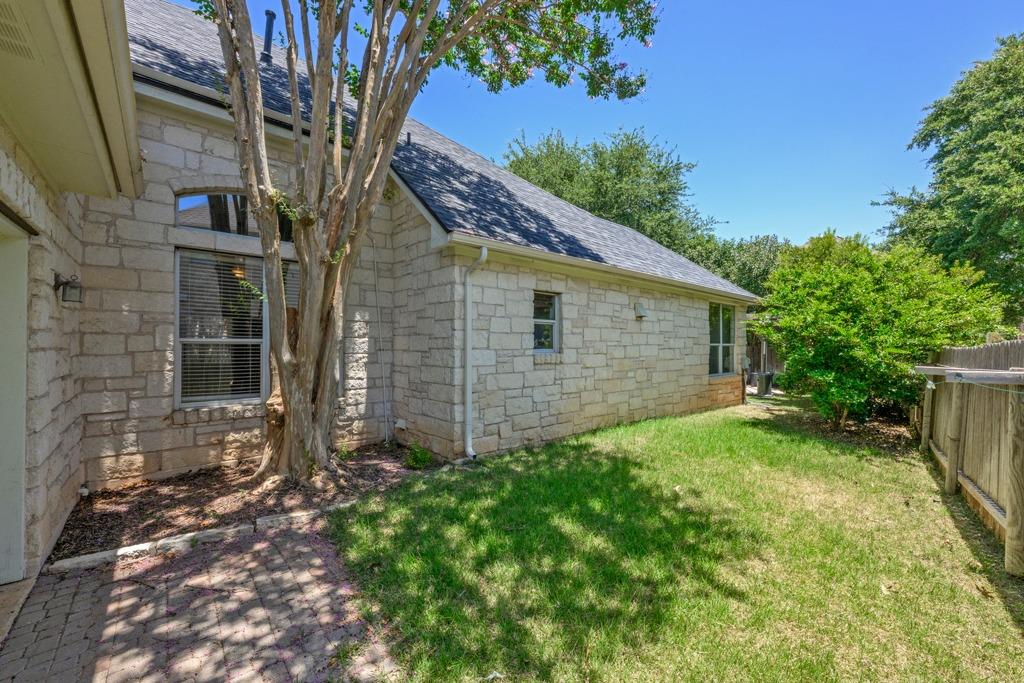 2602 Henley Dr Property Photo 33