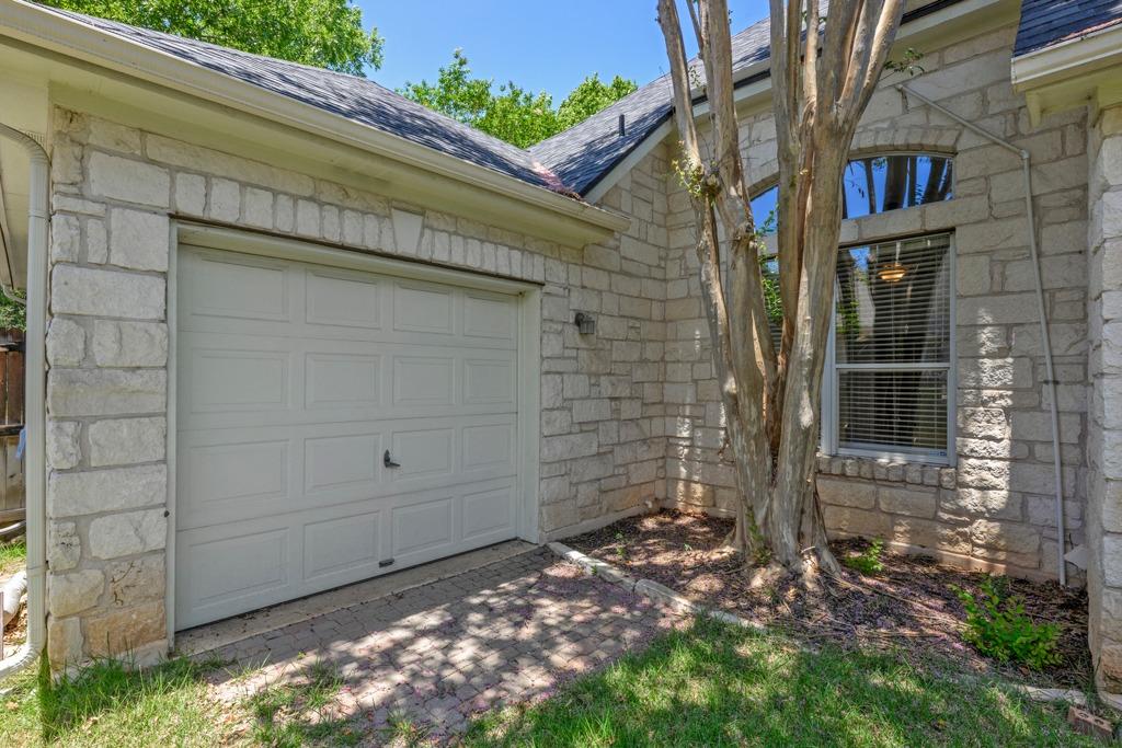 2602 Henley Dr Property Photo 34
