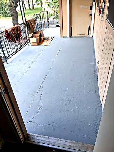 210 N Vanderveer St #7 Property Photo 2
