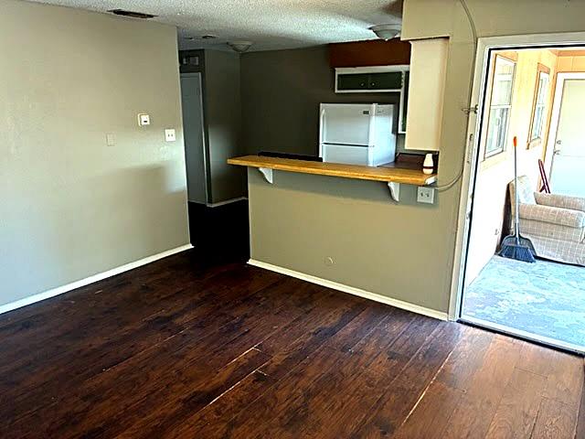 210 N Vanderveer St #7 Property Photo 3