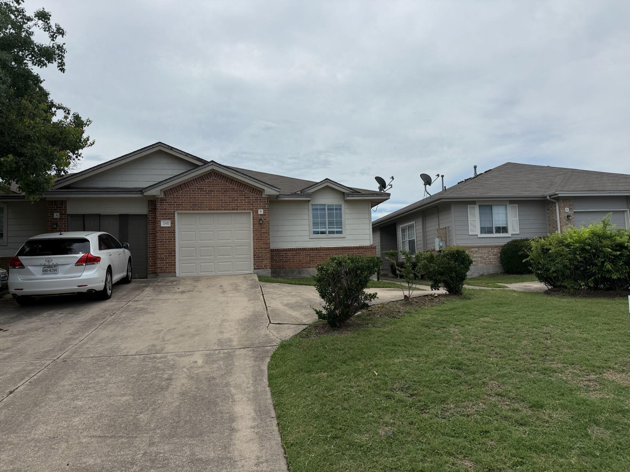 2817 Southampton Way #B Property Photo 1