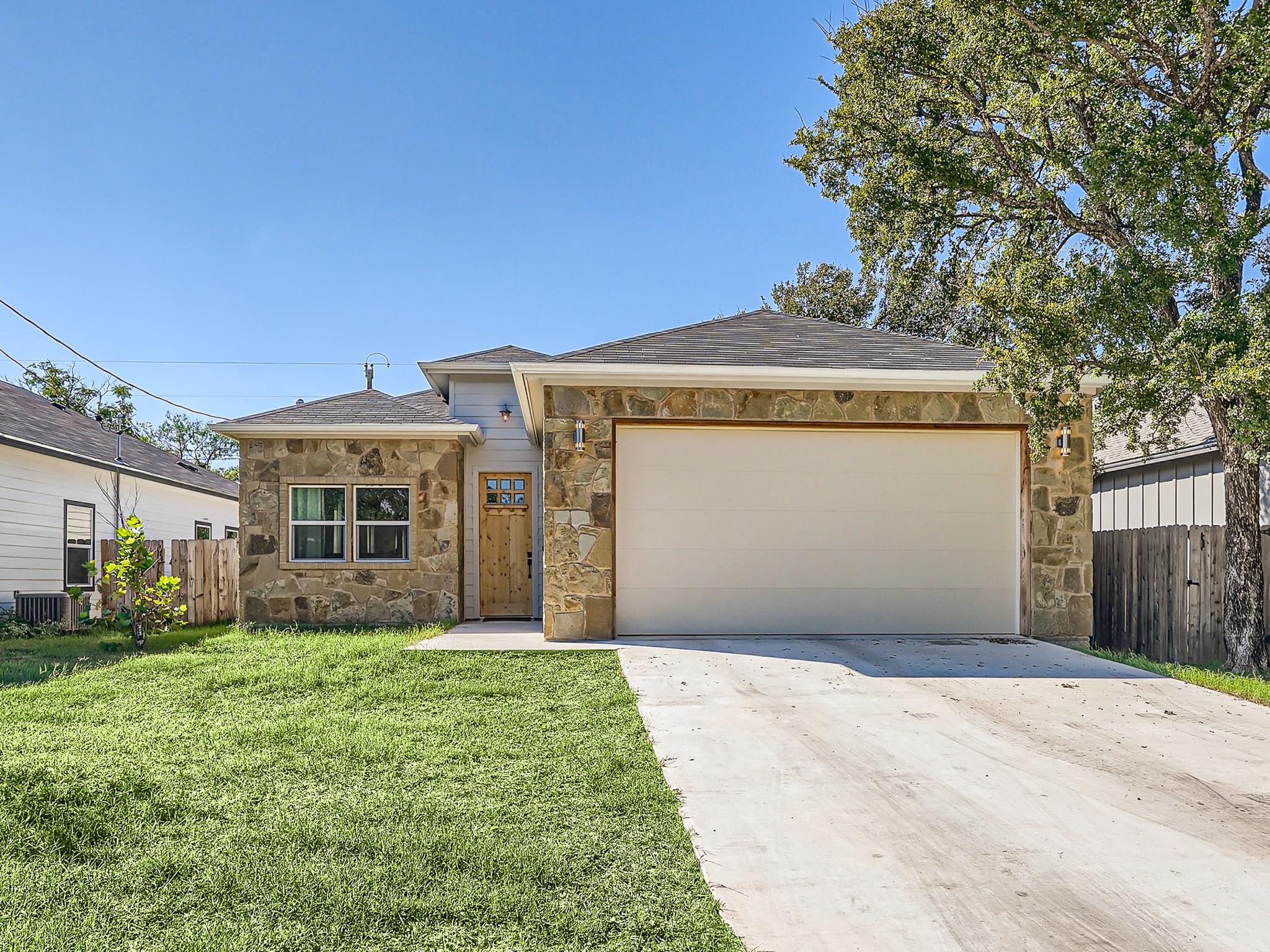 644 Cypress LN Property Photo 1