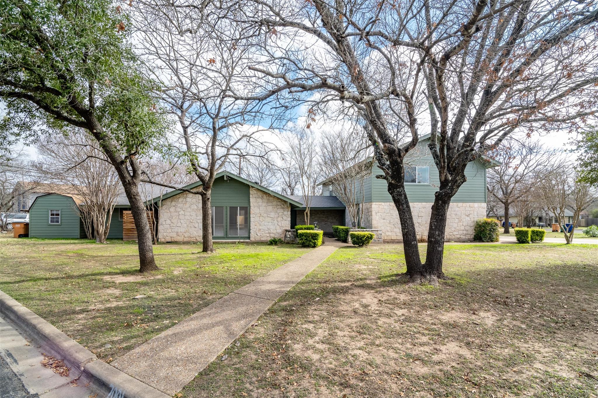 7001 Whispering Creek Dr B Property Photo