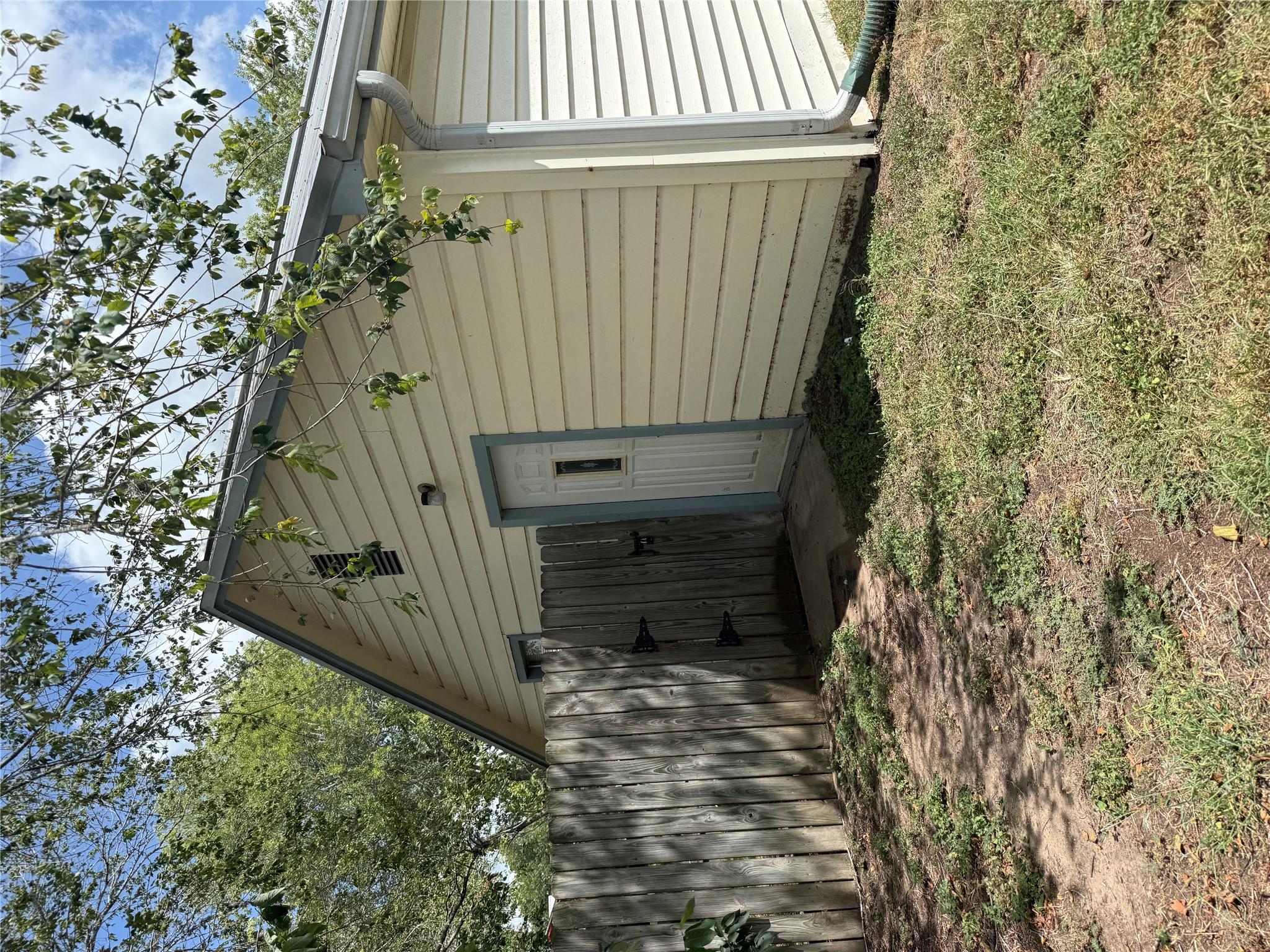 231 E Live Oak St #b Property Photo 1