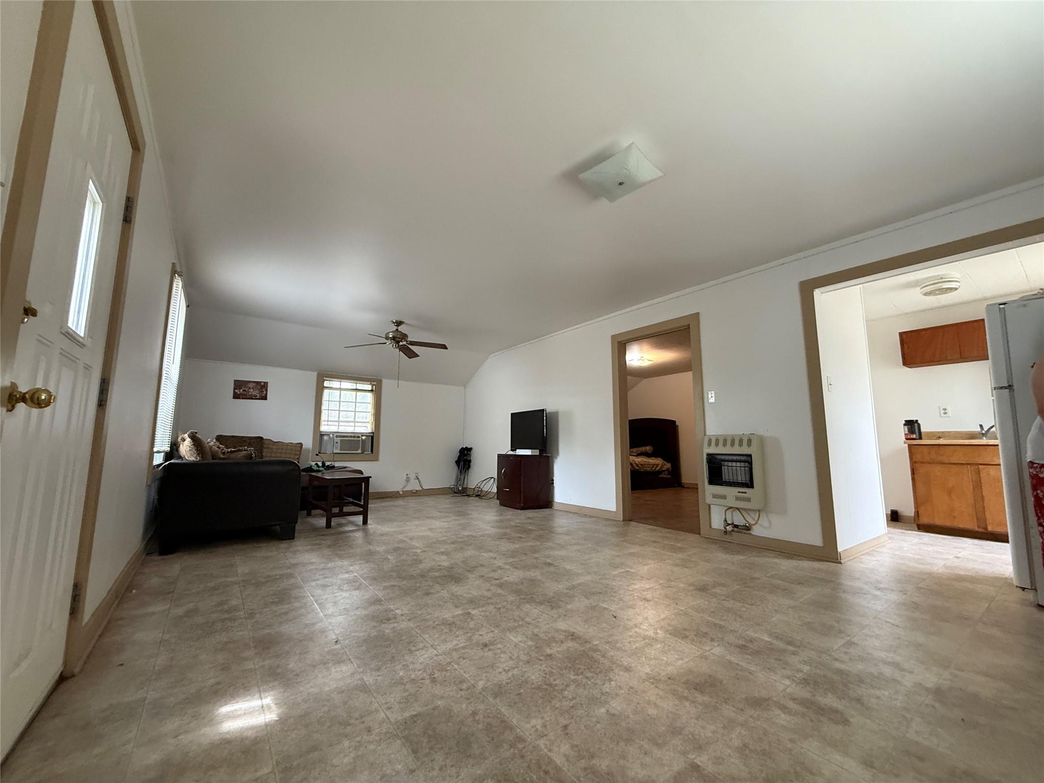 231 E Live Oak St #b Property Photo 5