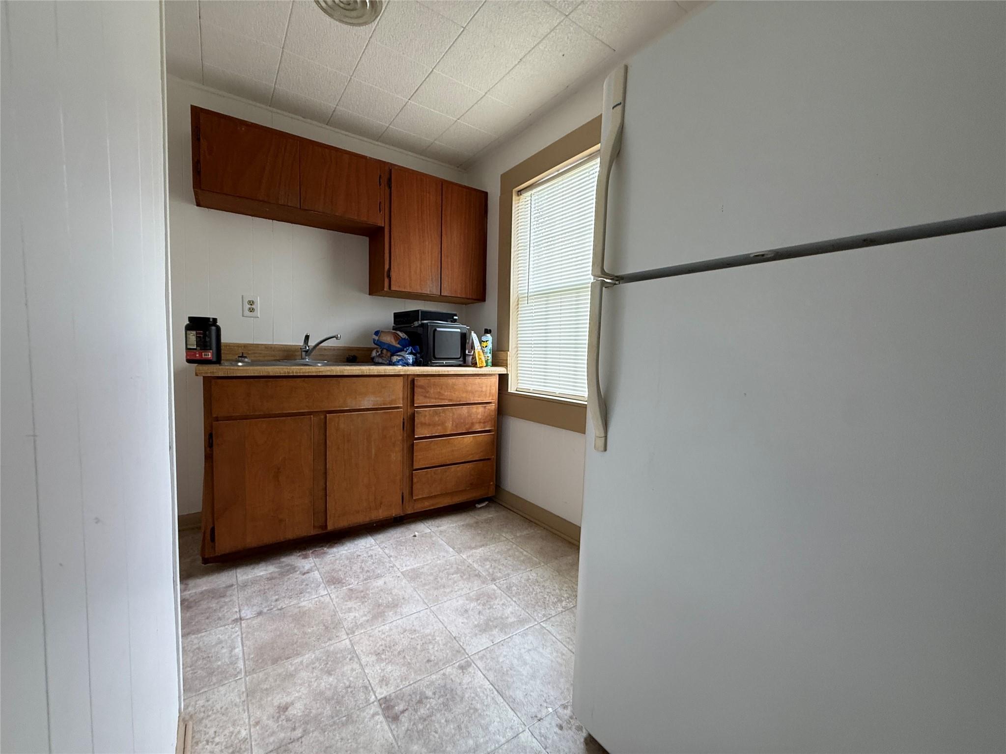 231 E Live Oak St #b Property Photo 6