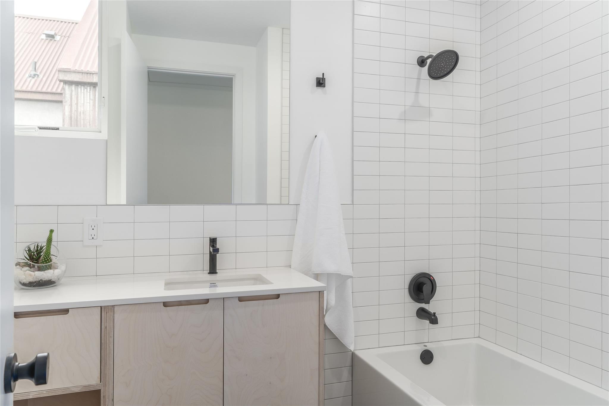 913 Tillery St #b Property Photo 12