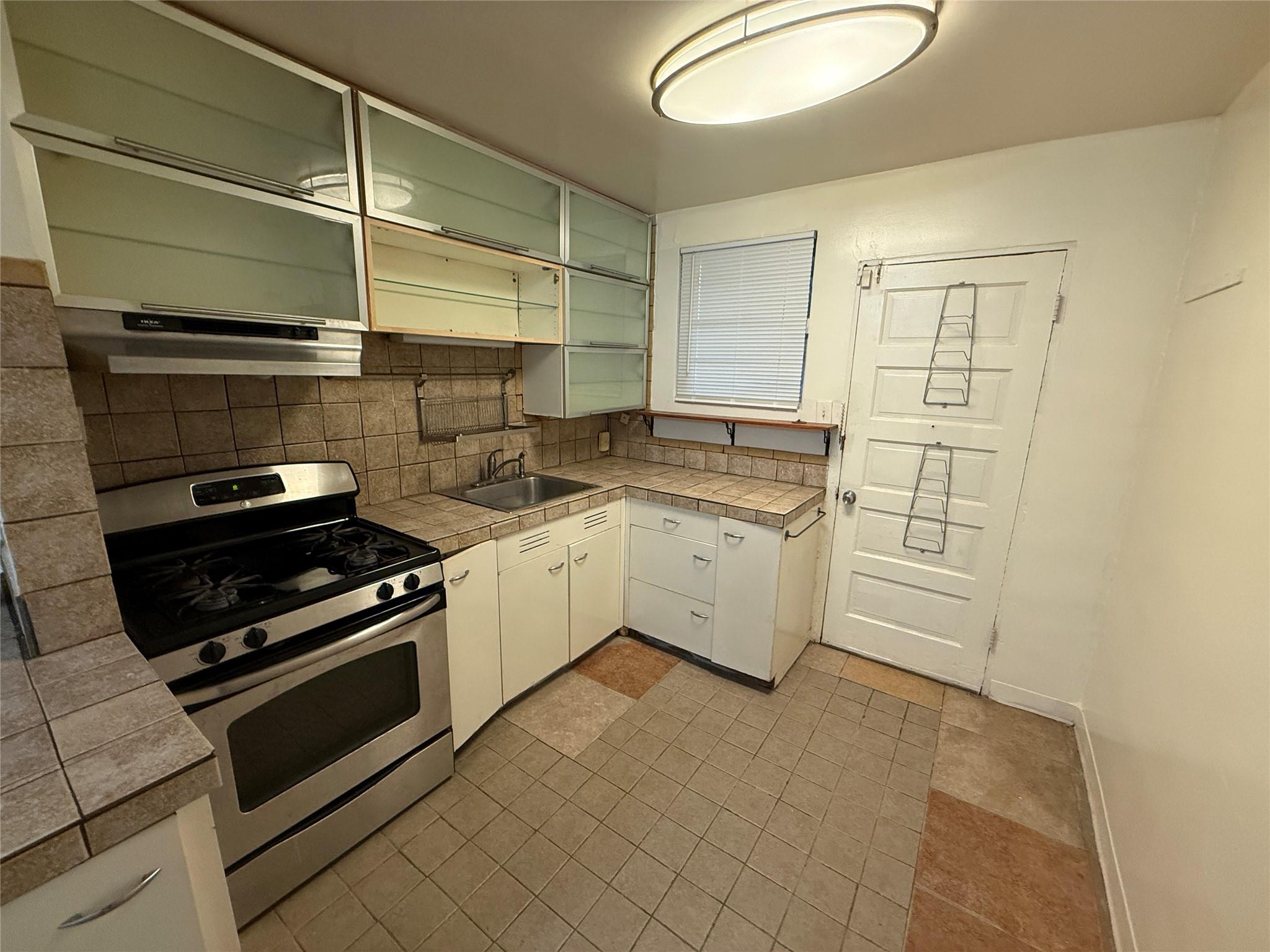 2921 E 12th St #E Property Photo 1