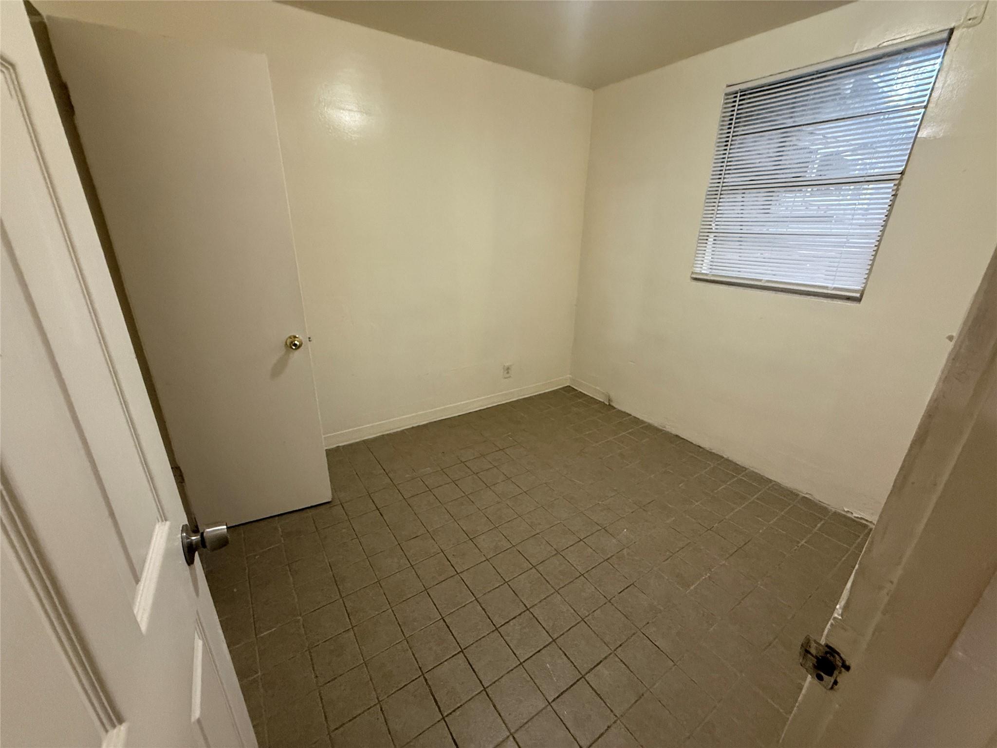 2921 E 12th St #e Property Photo 4