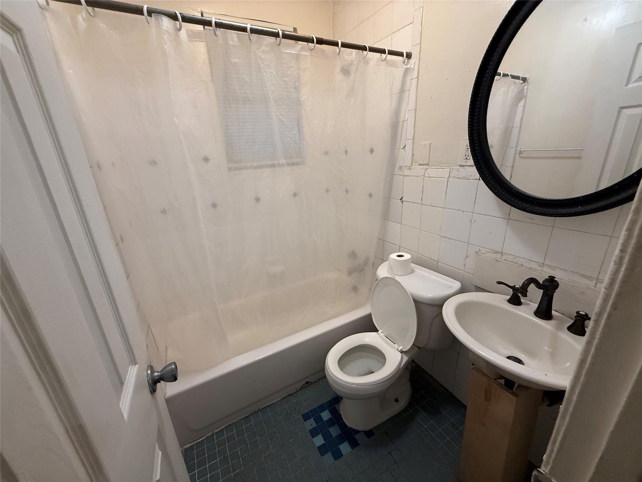 2921 E 12th St #e Property Photo 5