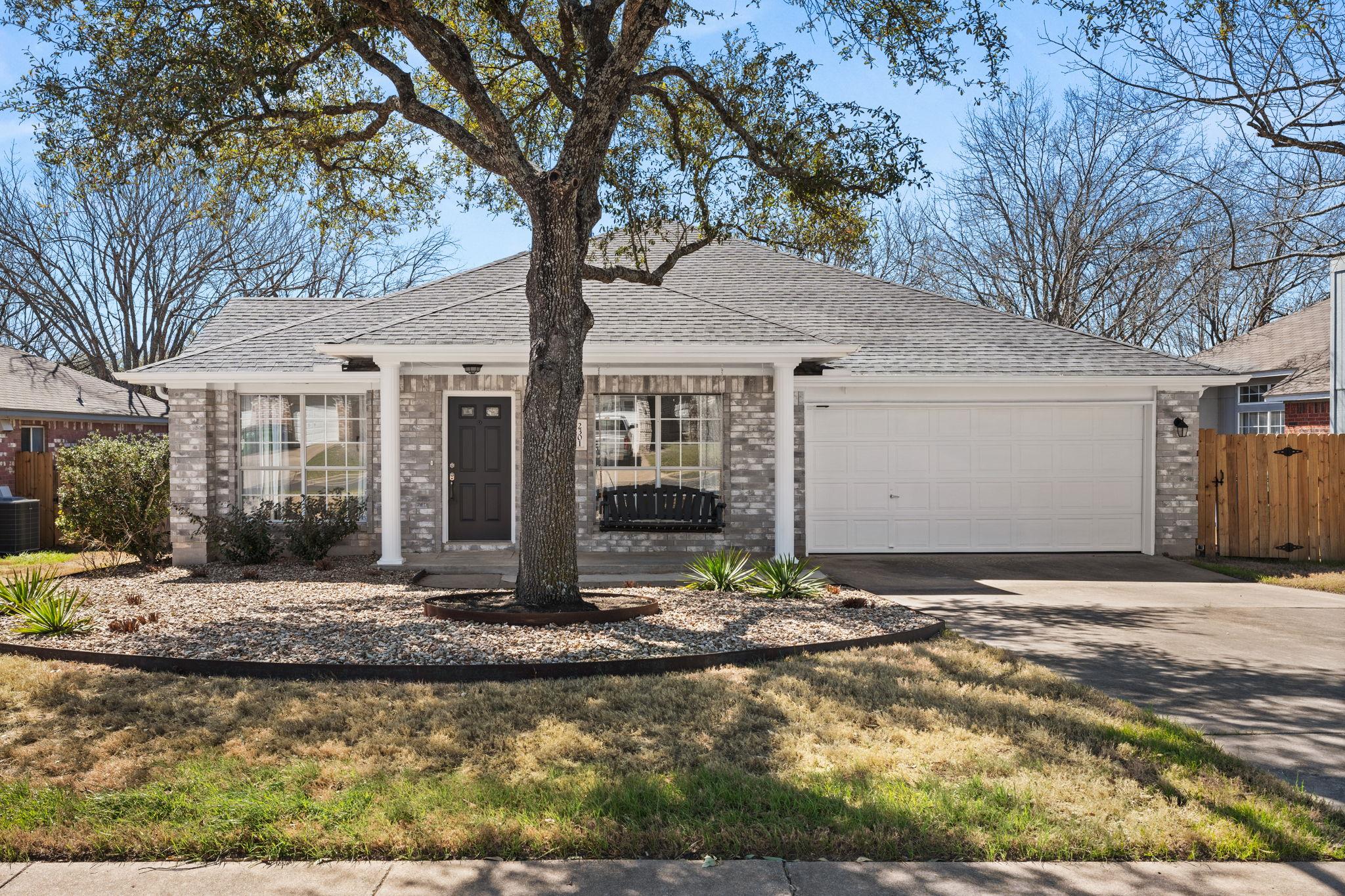 2301 Fuzz Fairway Property Photo