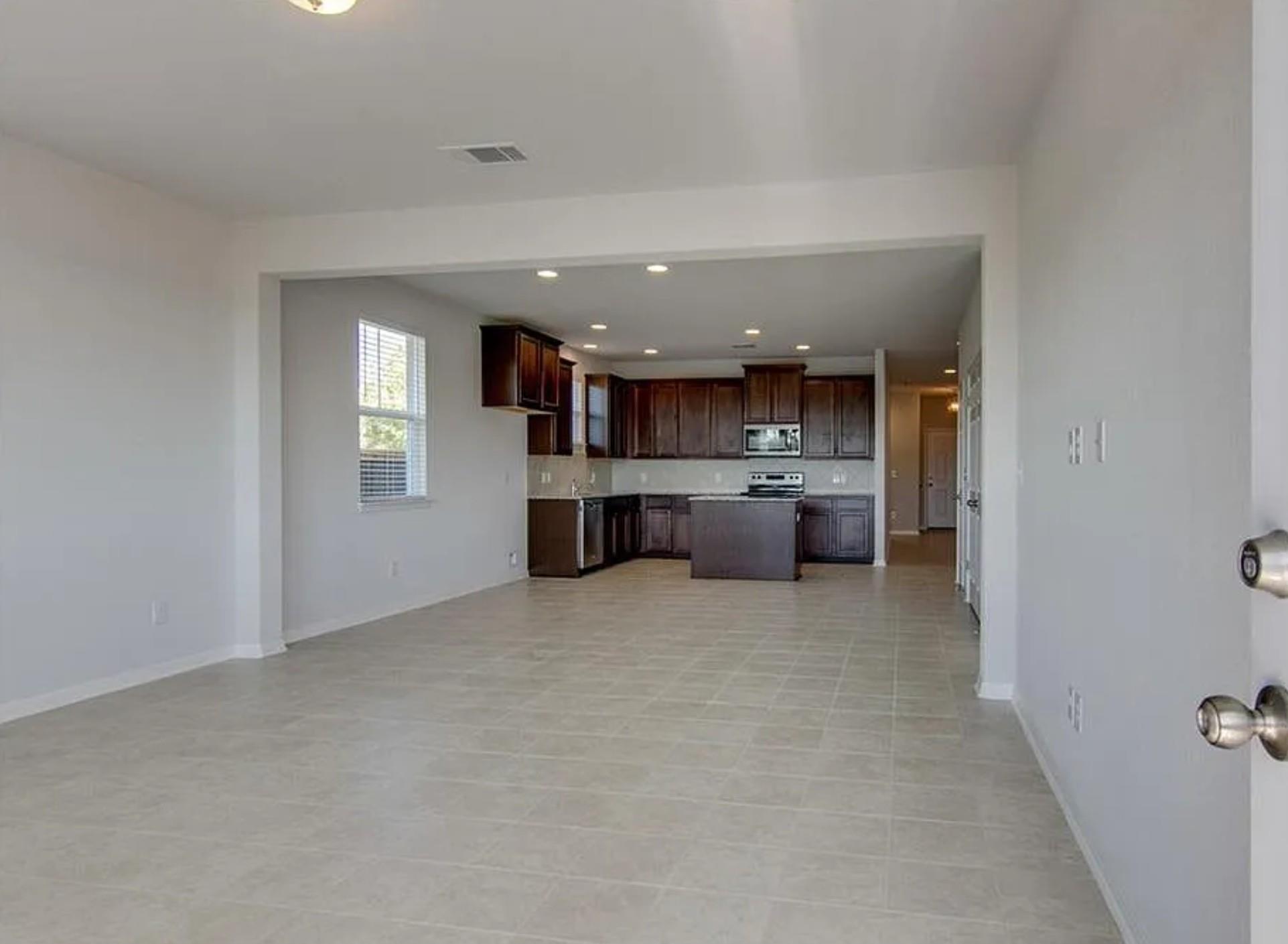 240 La Escalera Dr Property Photo 8