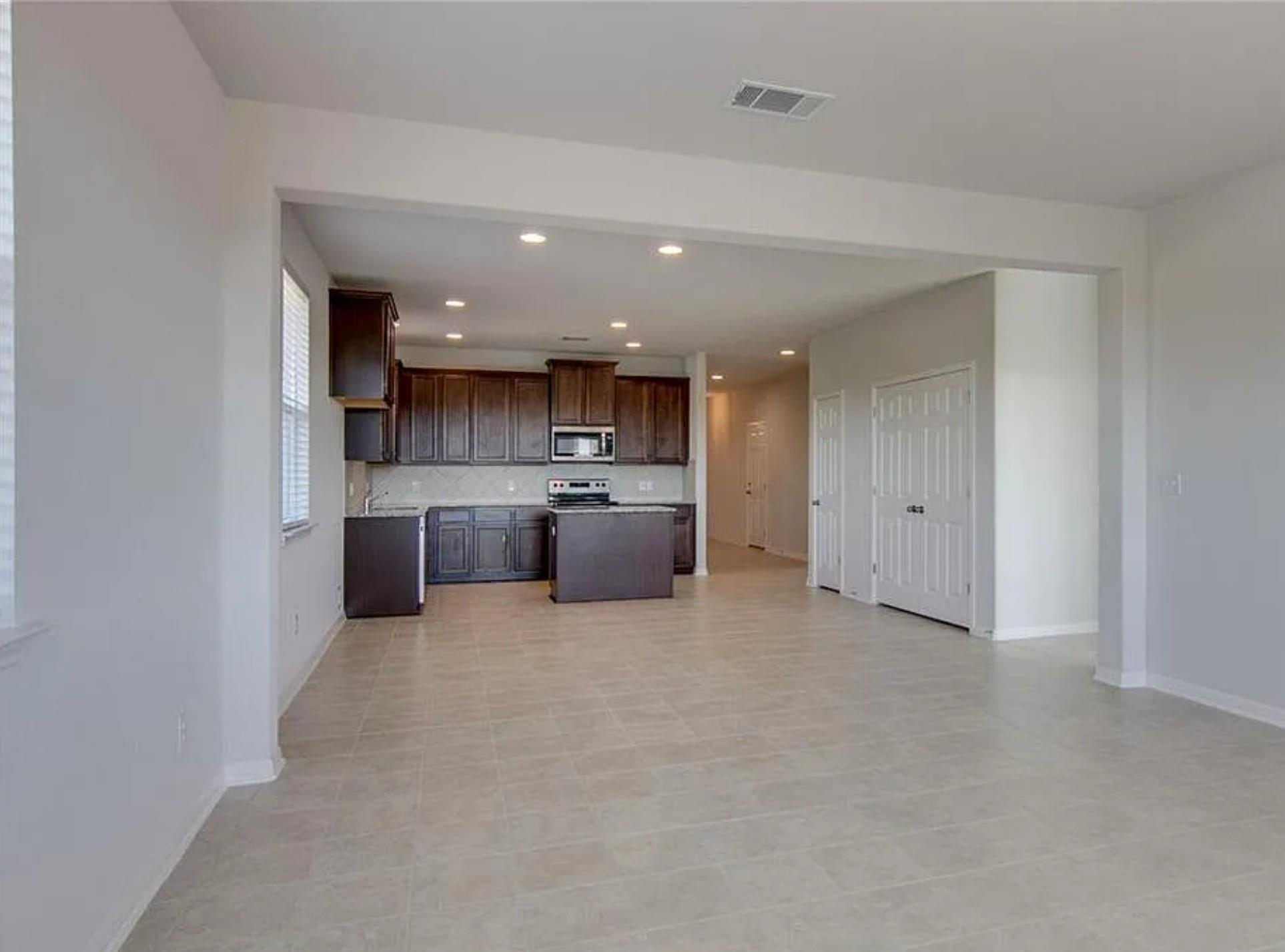 240 La Escalera Dr Property Photo 11