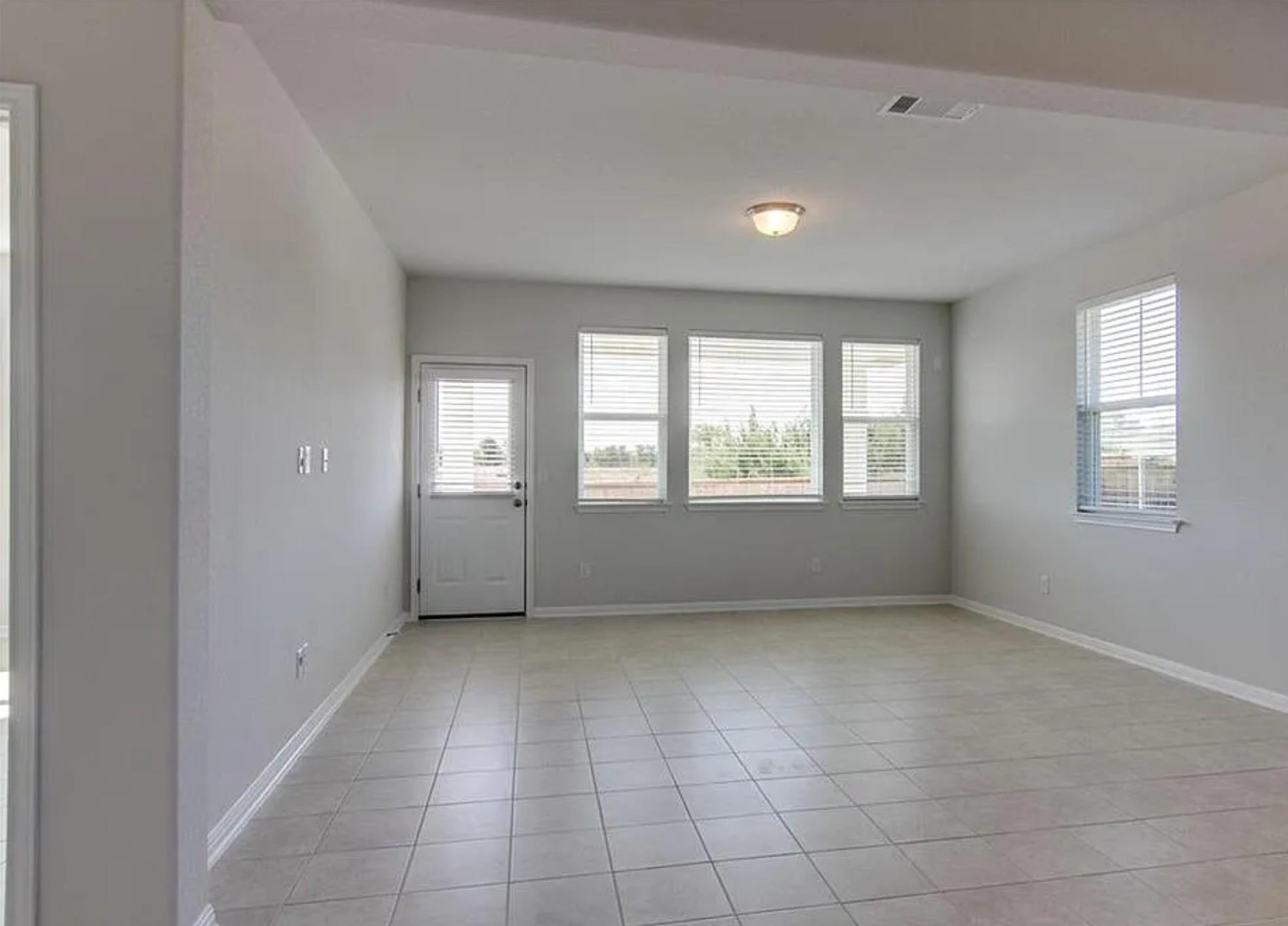 240 La Escalera Dr Property Photo 12