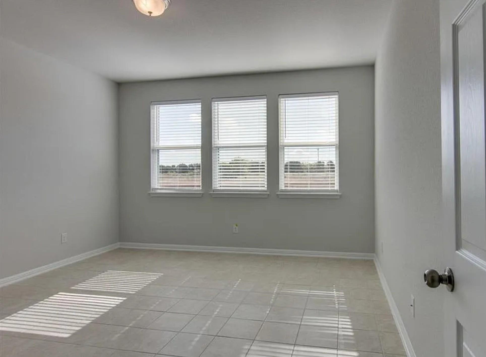 240 La Escalera Dr Property Photo 16