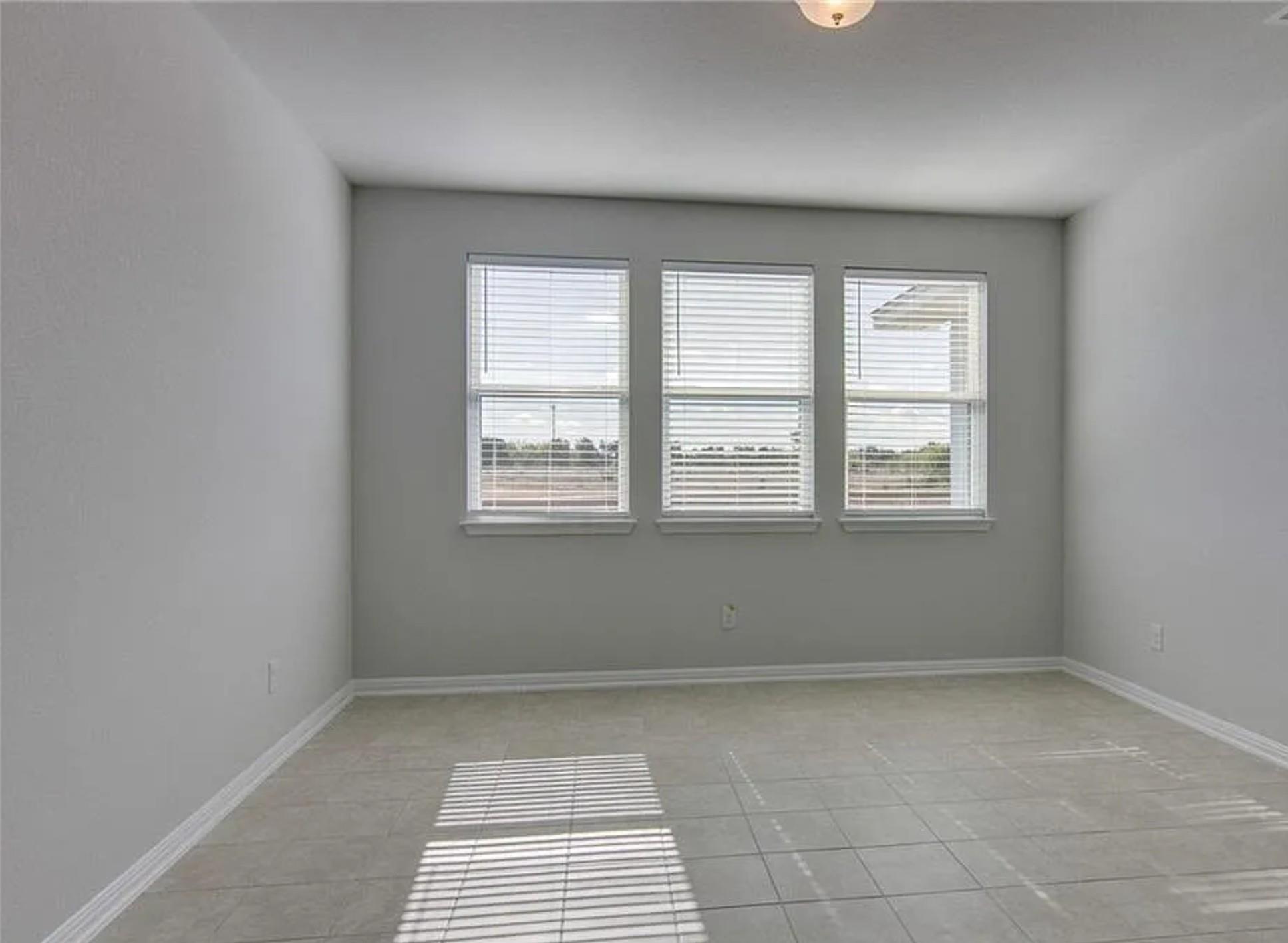240 La Escalera Dr Property Photo 18