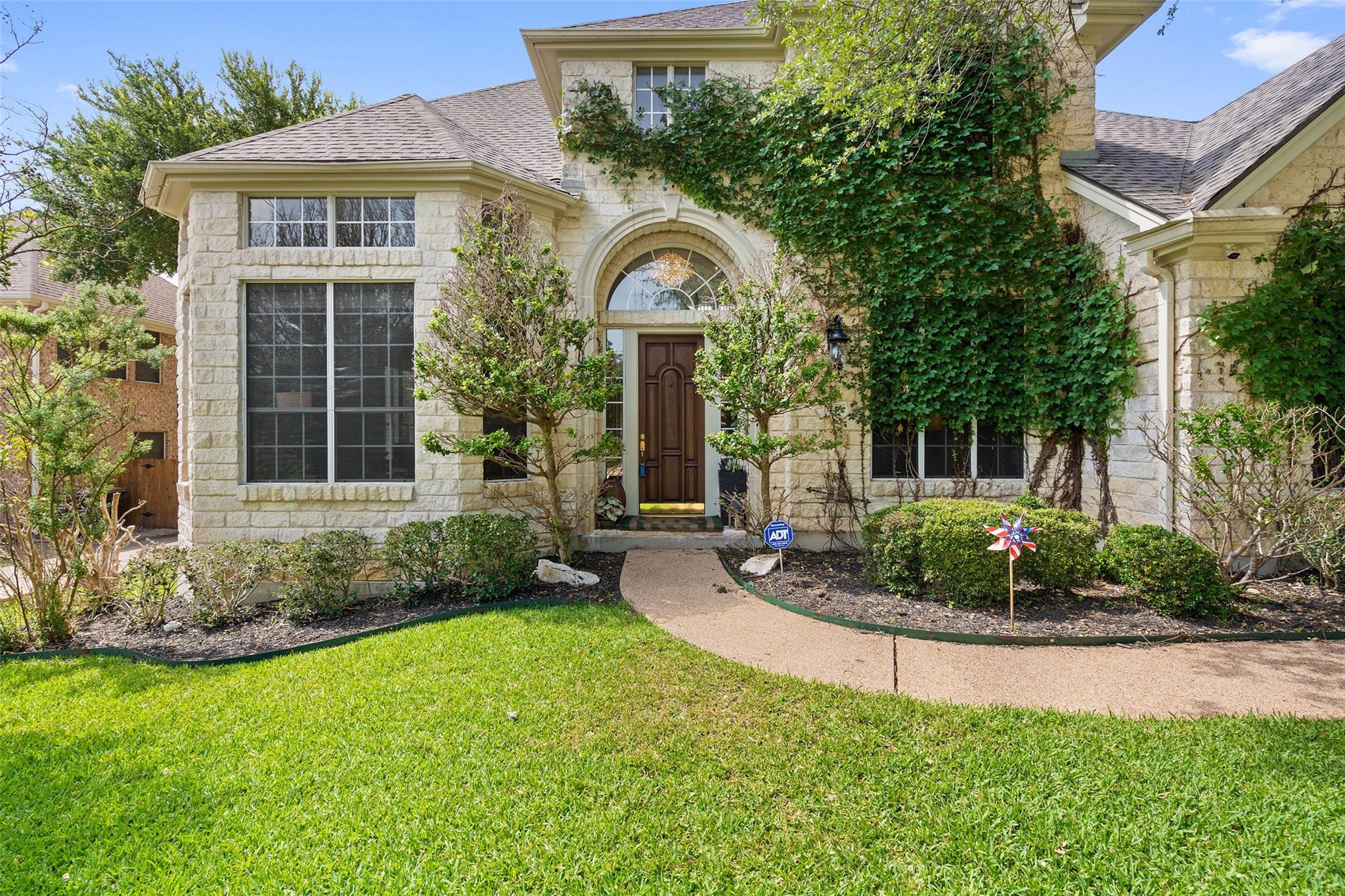 445 Champions Dr Property Photo 3