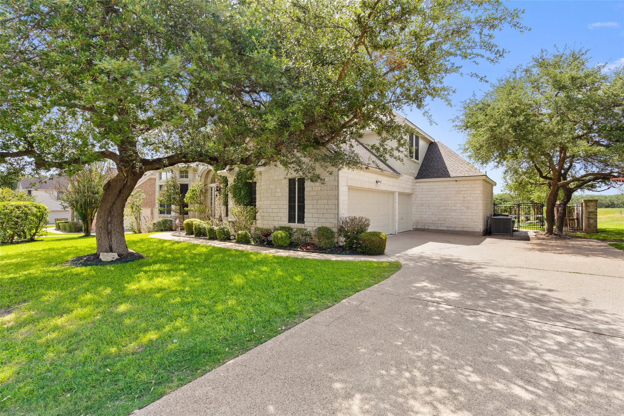 445 Champions Dr Property Photo 4