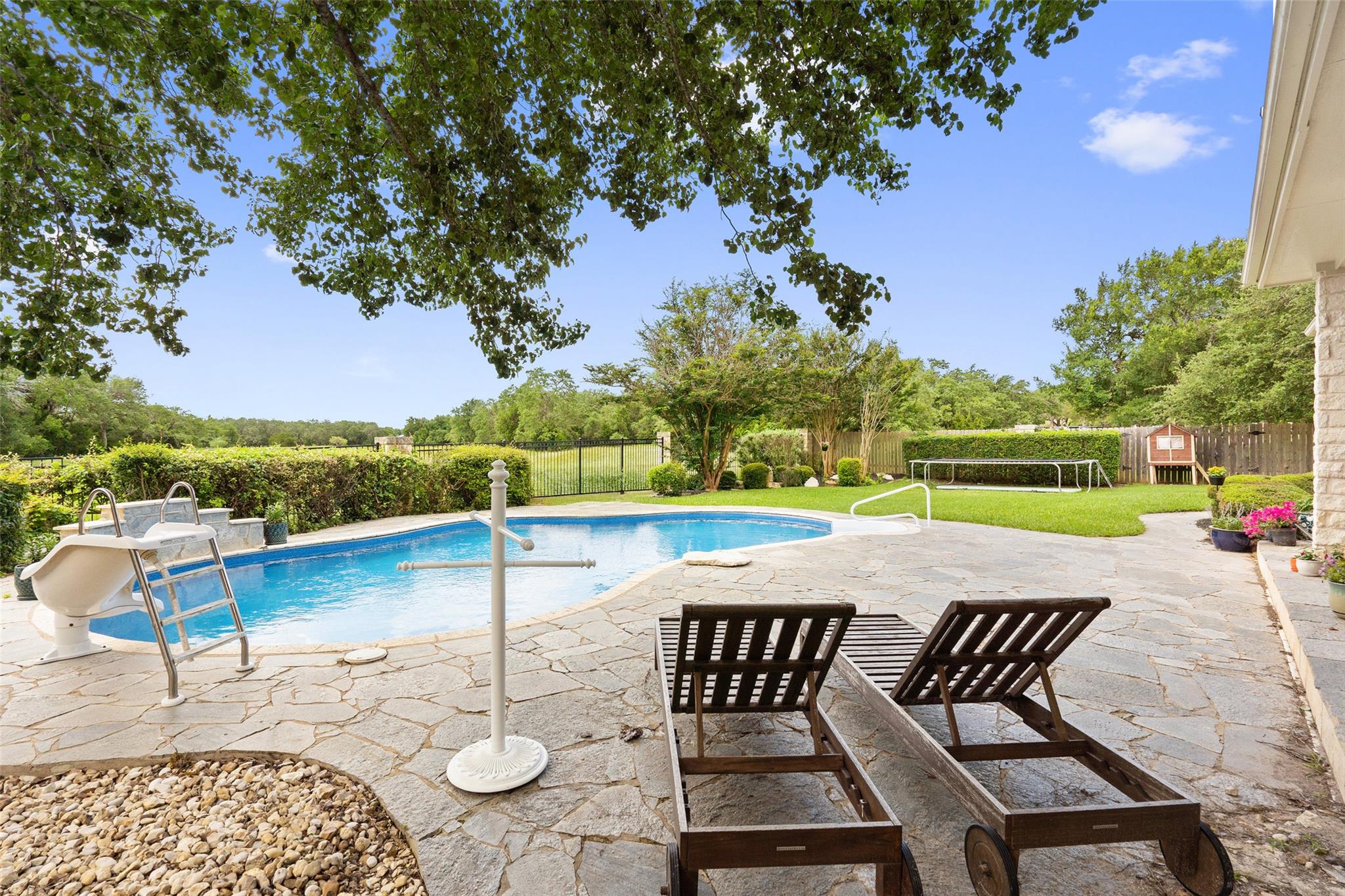 445 Champions Dr Property Photo 36