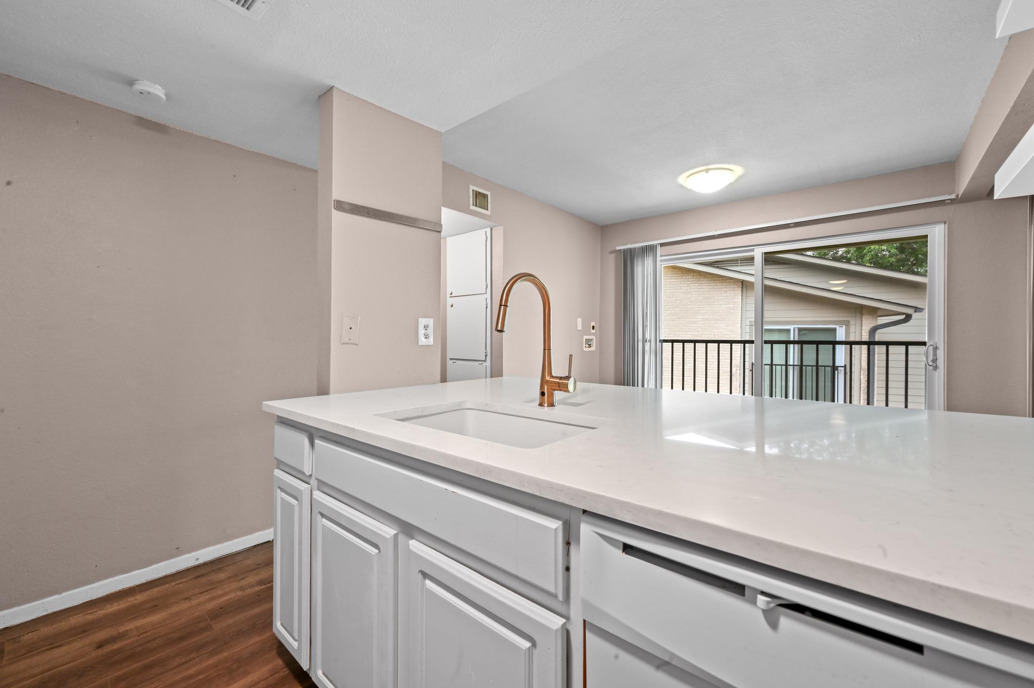 2124 Burton Dr #204 Property Photo 4