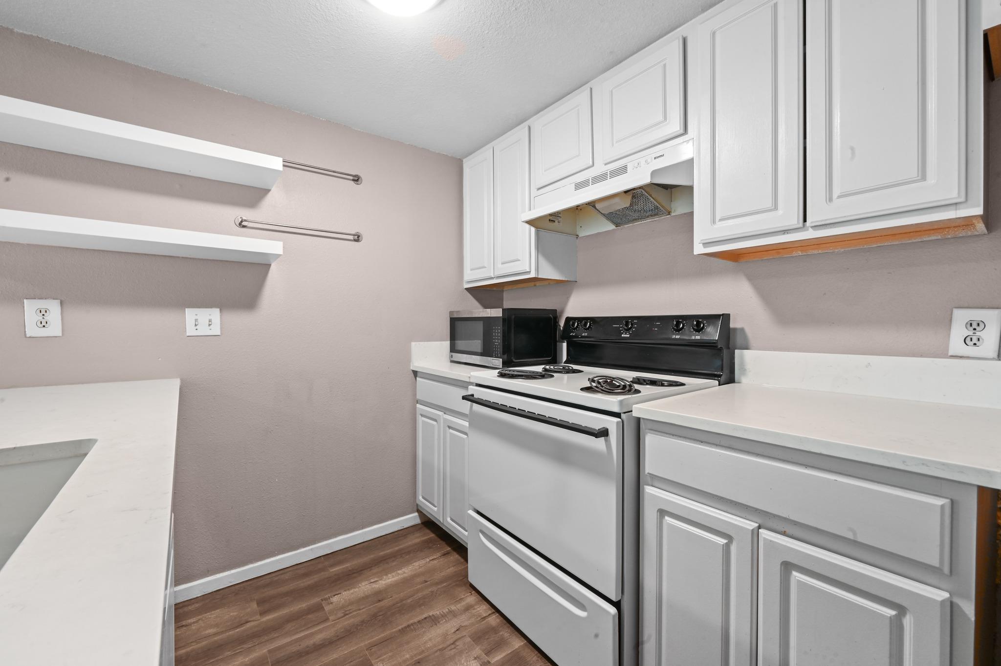 2124 Burton Dr #204 Property Photo 8