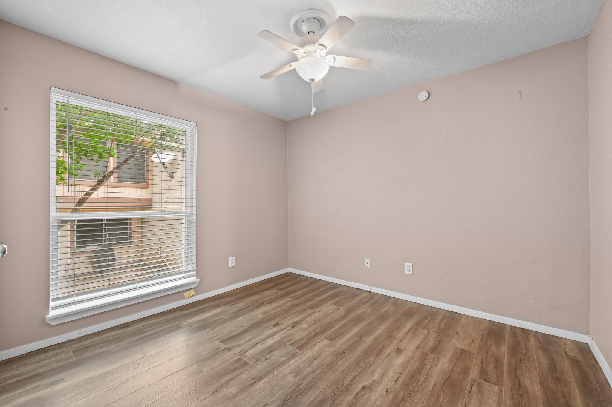 2124 Burton Dr #204 Property Photo 17