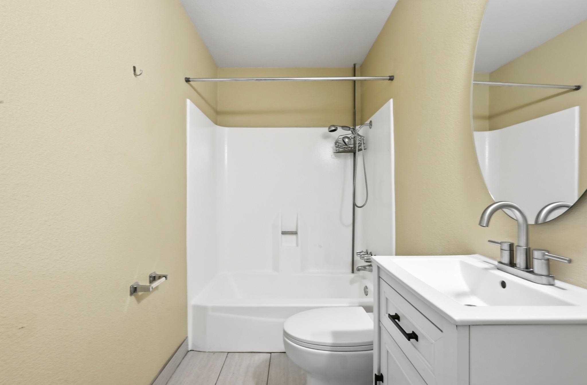 2124 Burton Dr #204 Property Photo 20