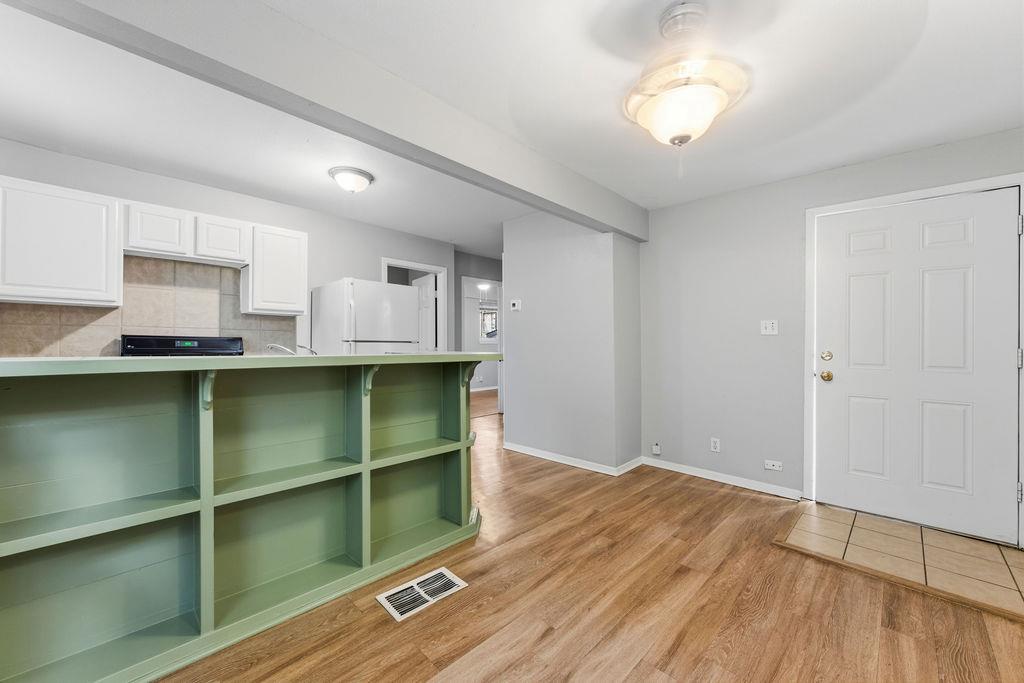 2712 Whitis Ave #b Property Photo 1